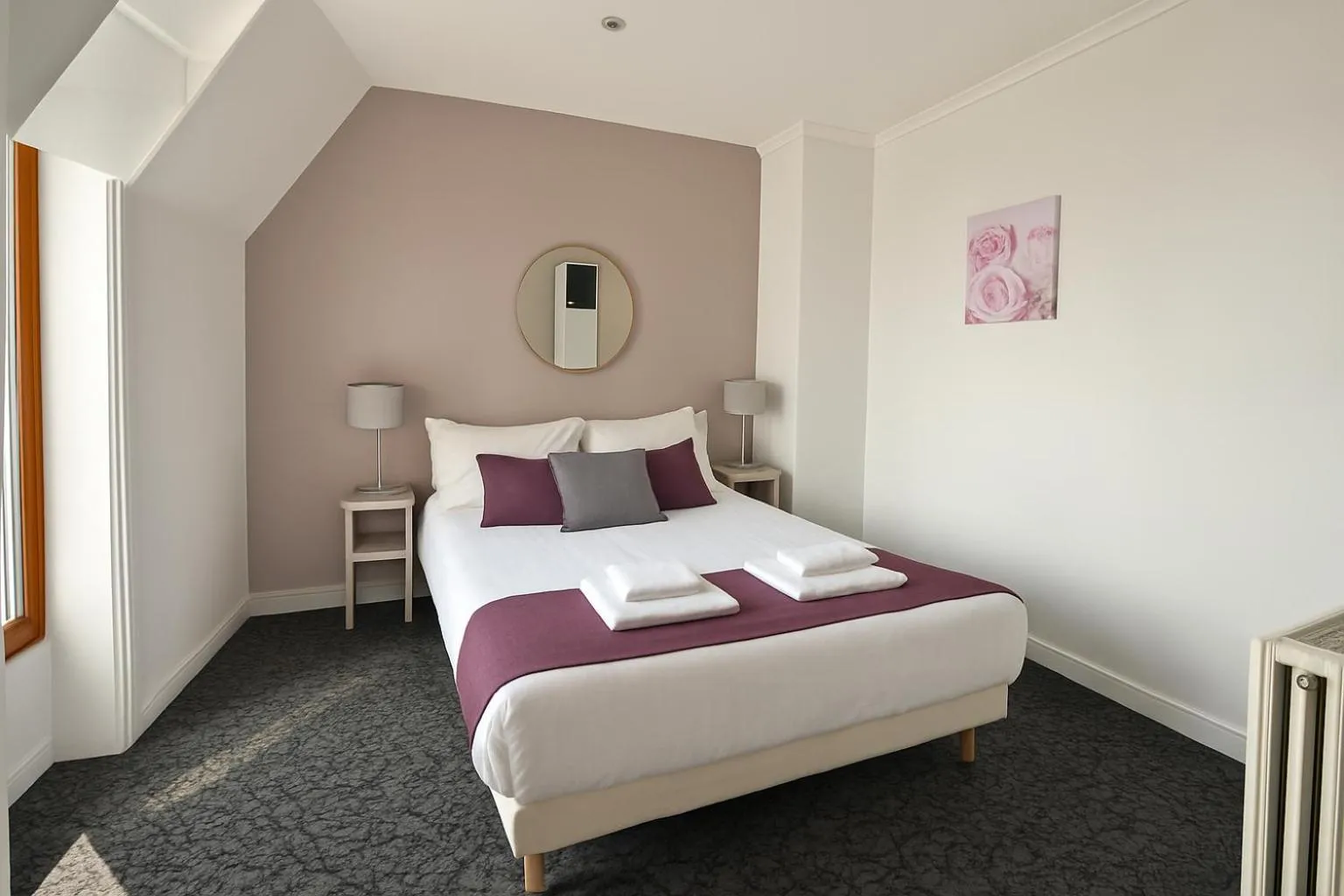 Bed in Hôtel du Parc Montsouris