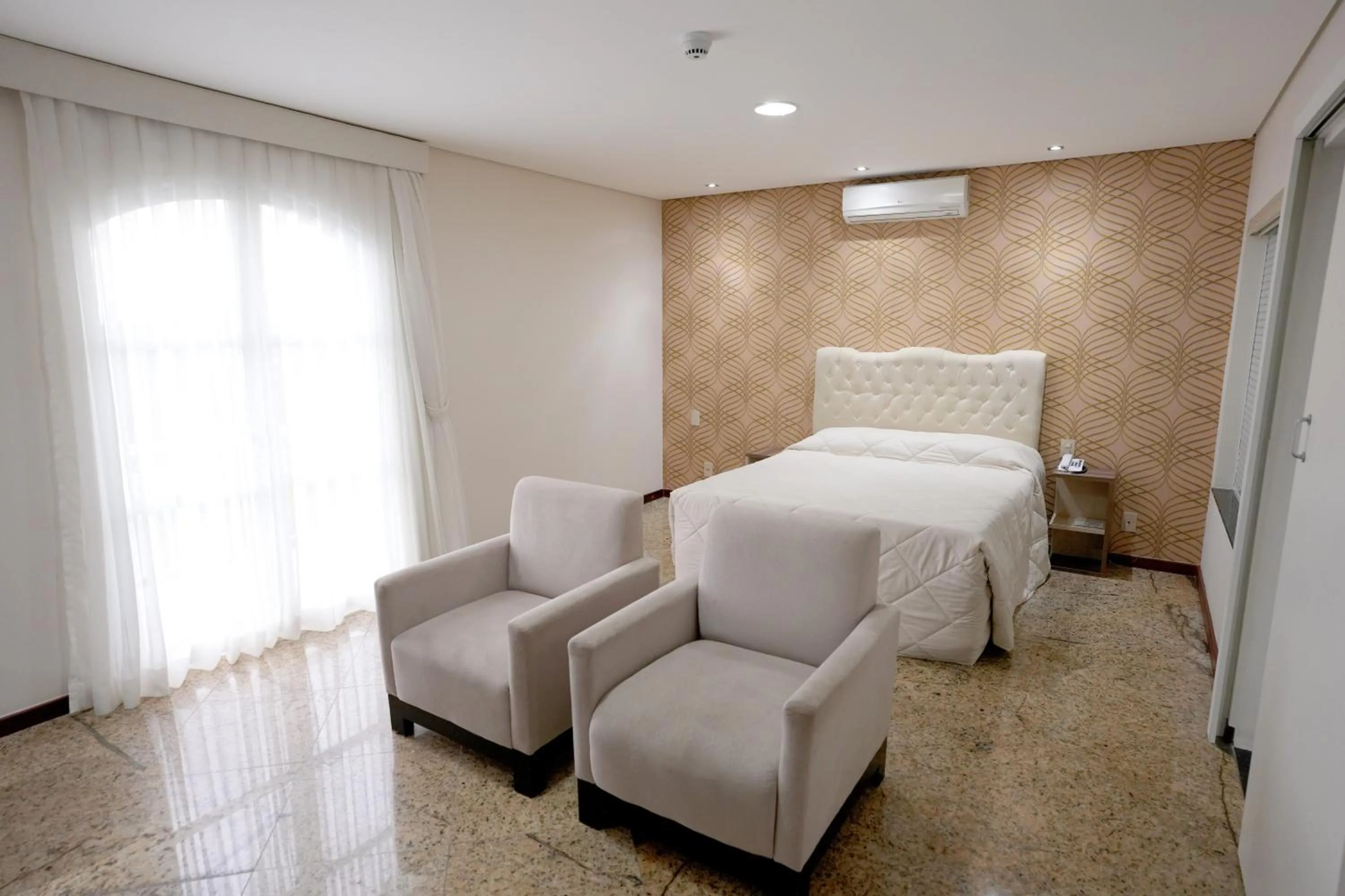 Photo of the whole room, Bed in Colonial Plaza Hotel Pindamonhangaba