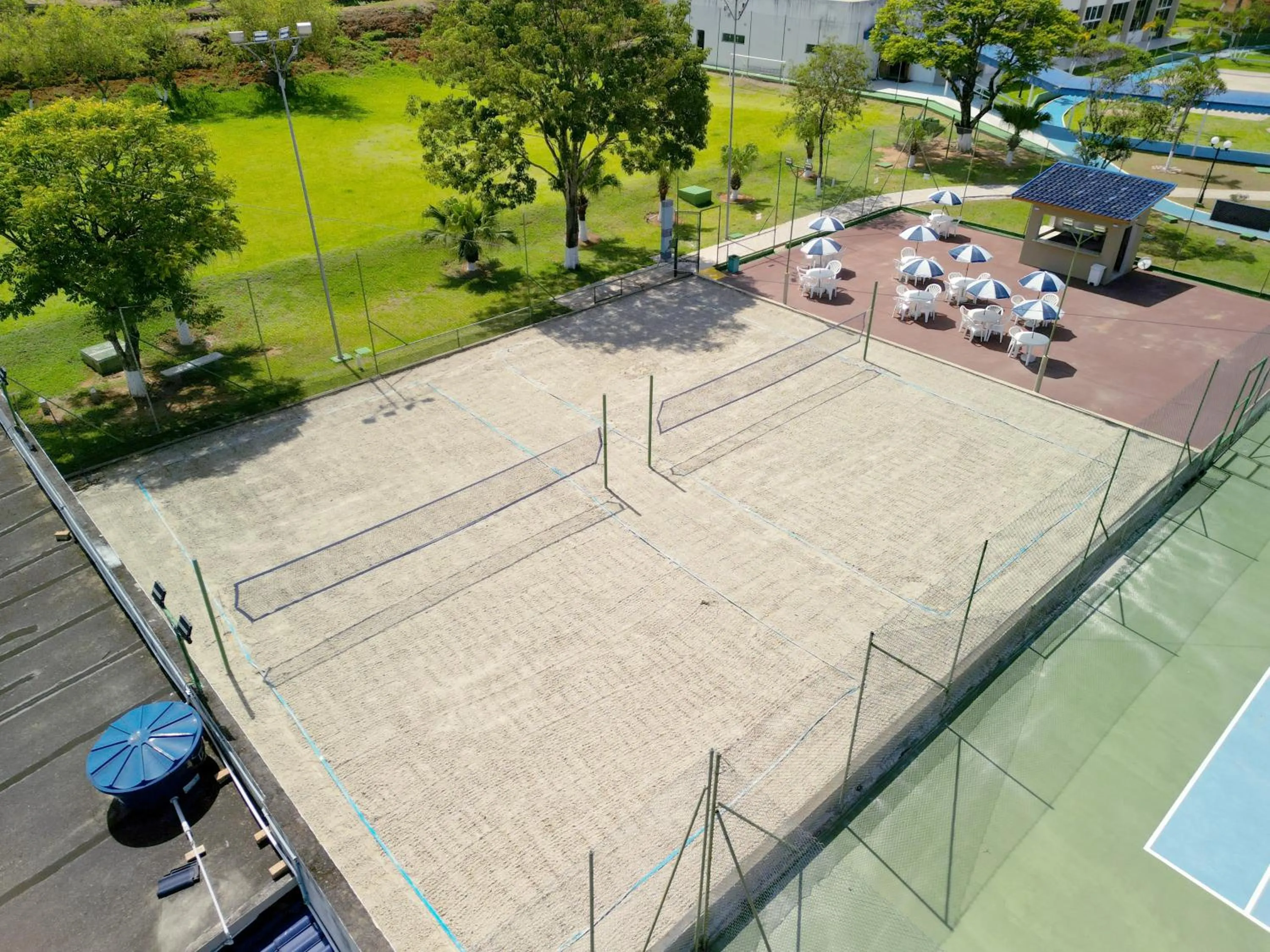 Tennis court in Colonial Plaza Hotel Pindamonhangaba