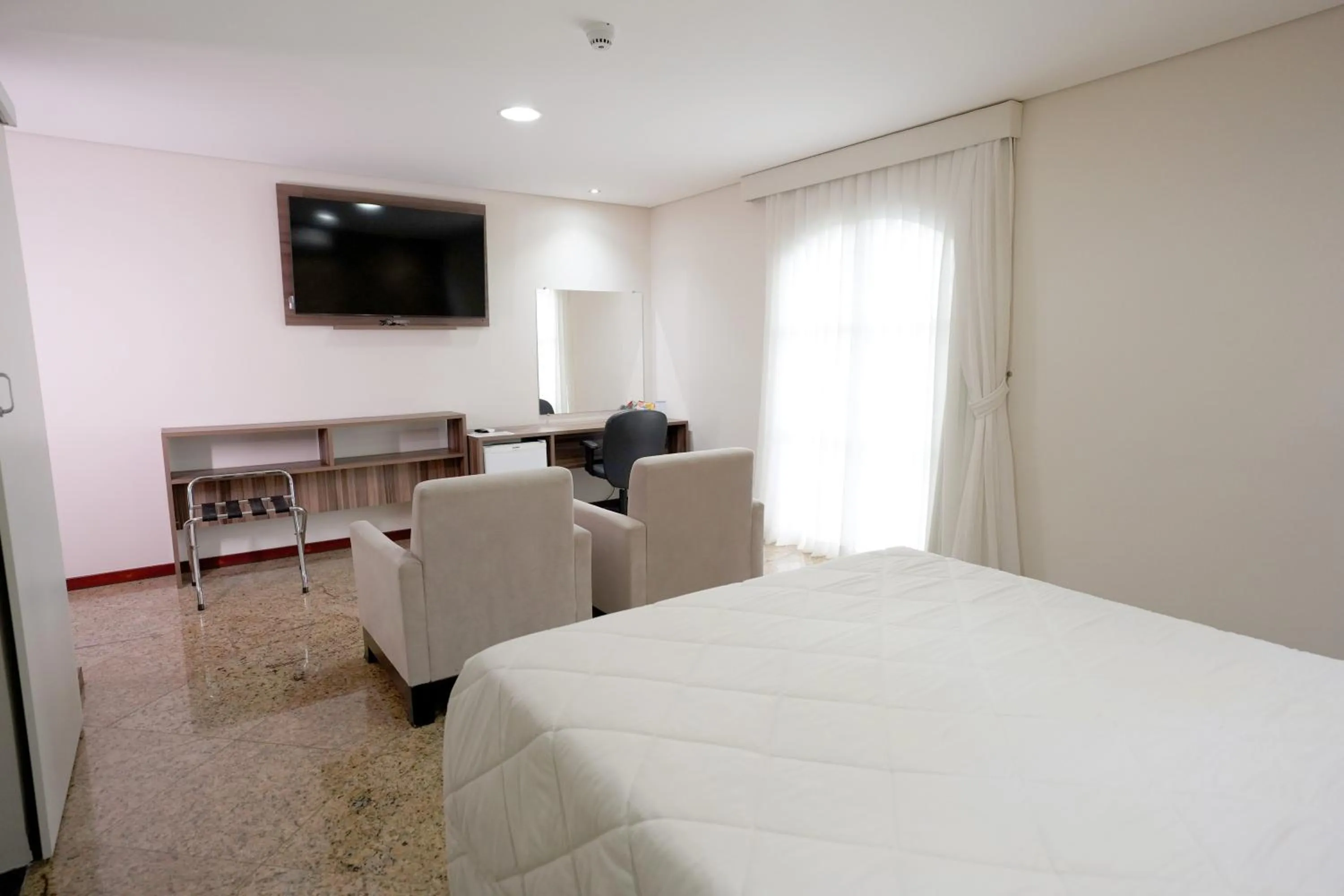 Photo of the whole room, Bed in Colonial Plaza Hotel Pindamonhangaba