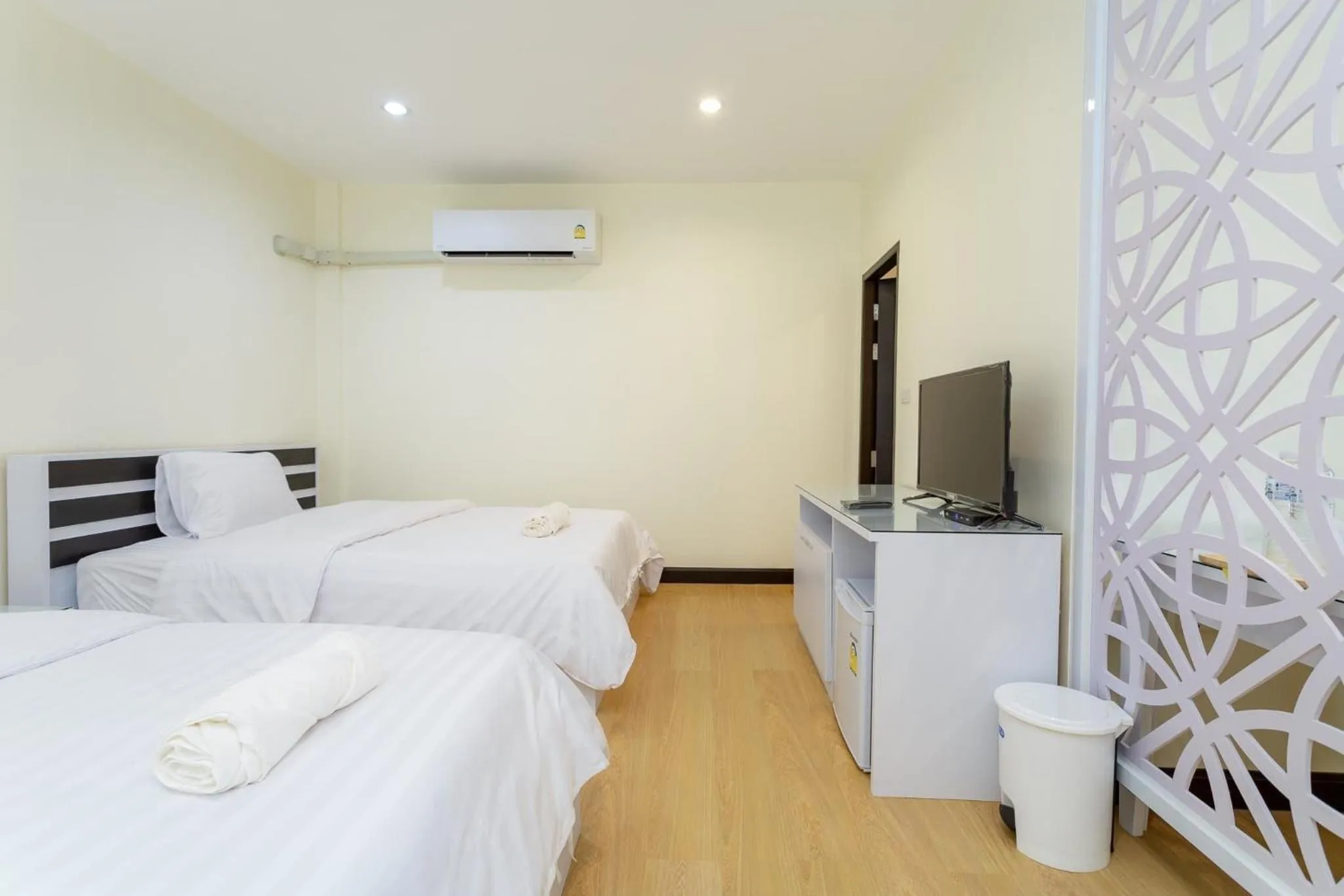 Photo of the whole room, Bed in Thai Guest House