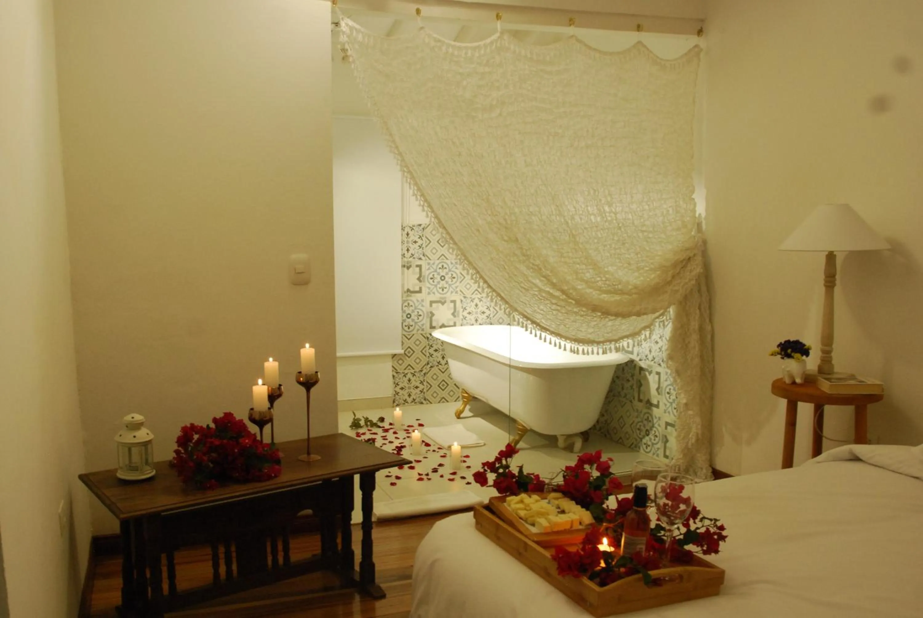 Shower, Bed in Hotel Casa Boutique Villa de Leyva