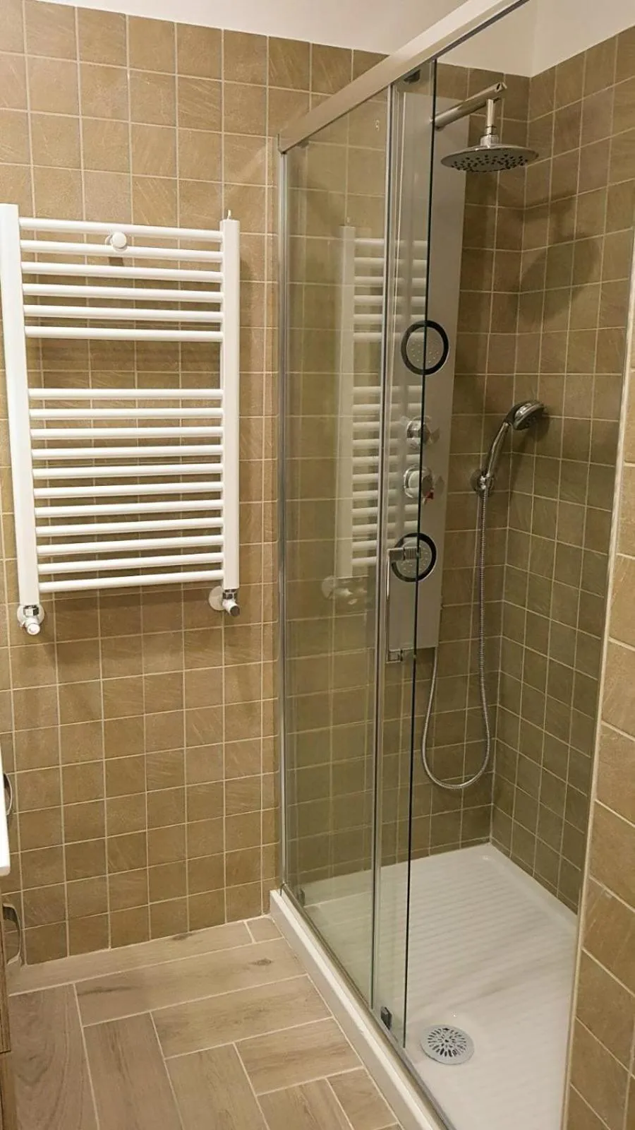 Shower in Metro duomo b&b