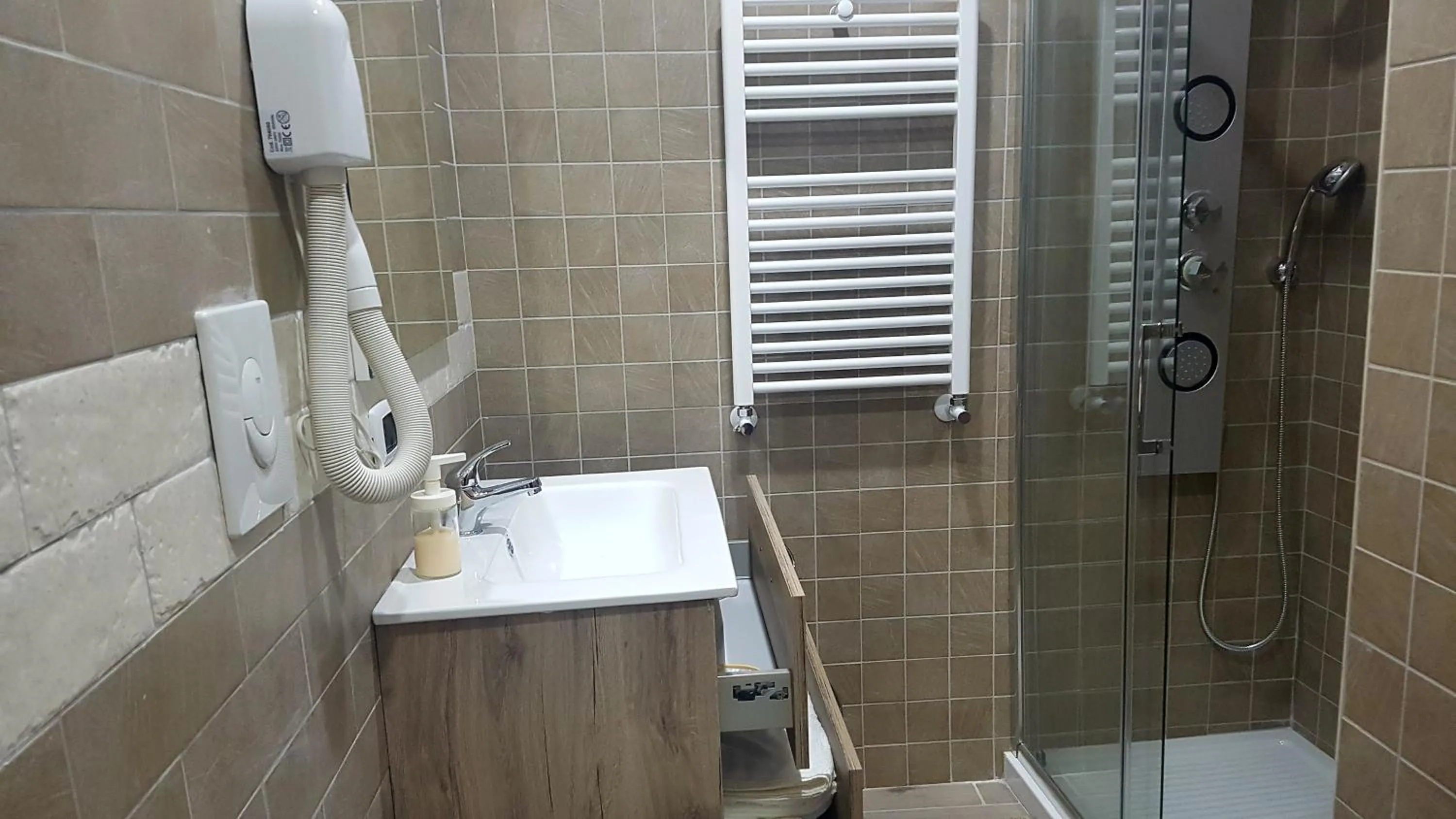 Bathroom in Metro duomo b&b