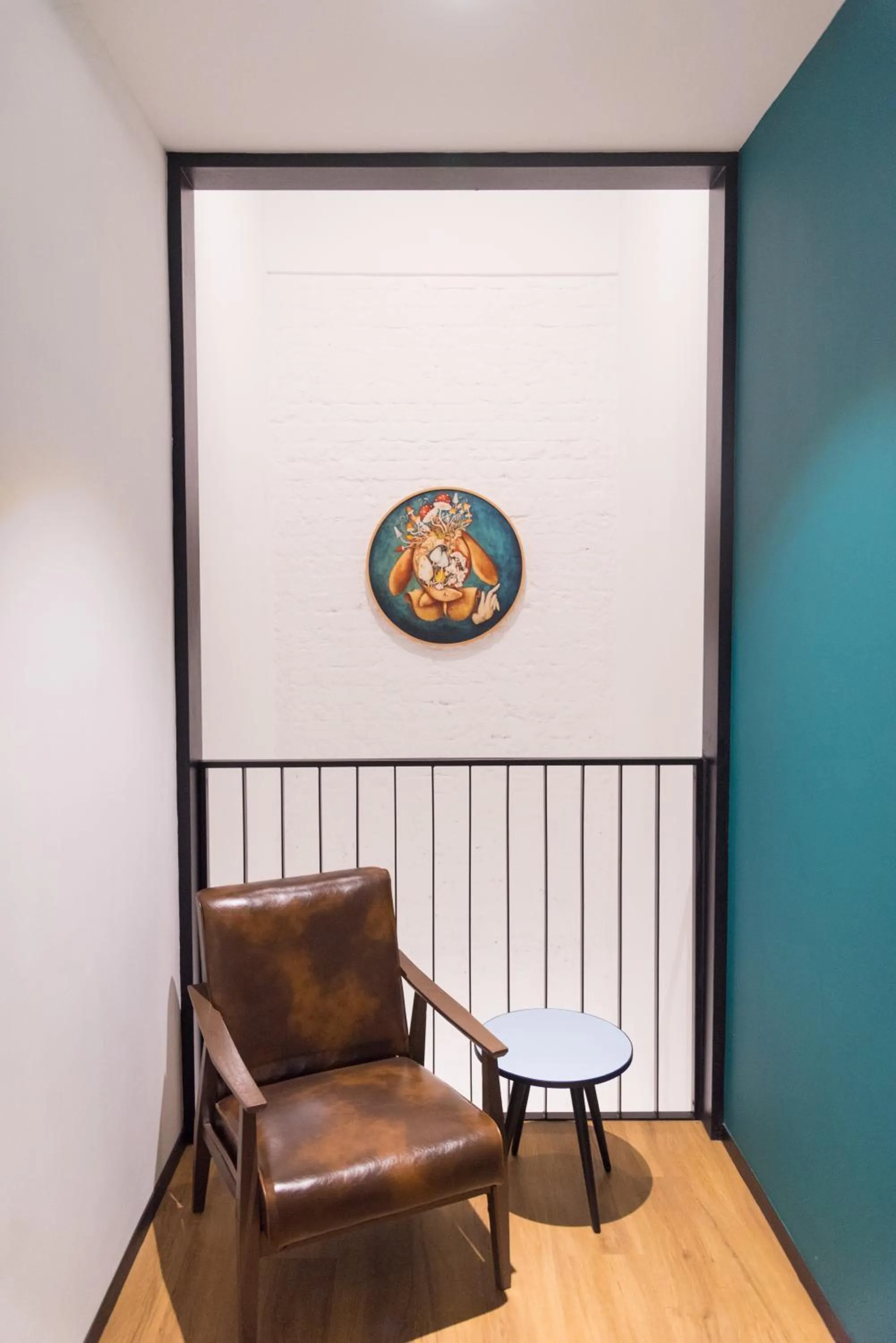 Seating area in Kooning