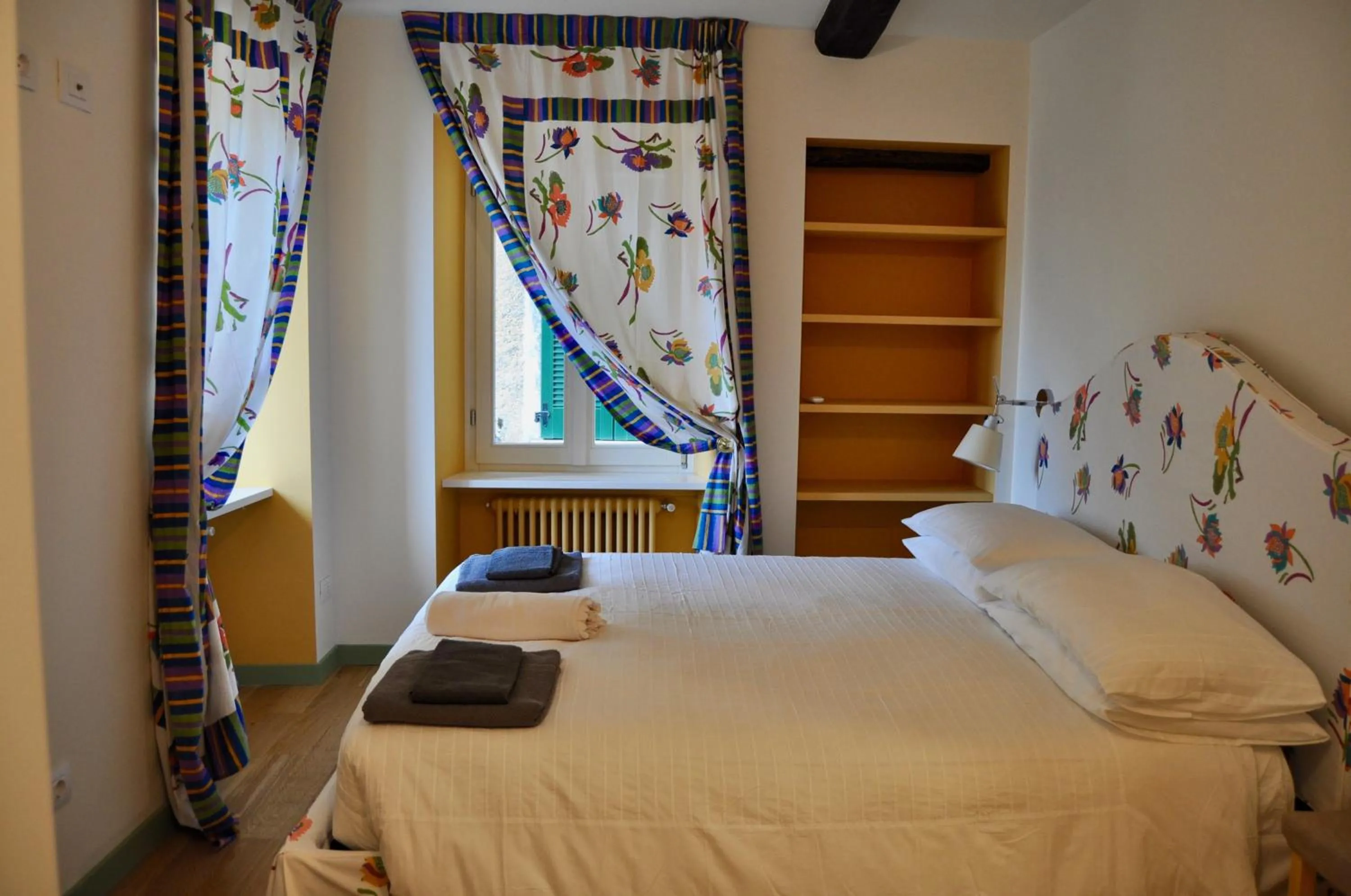 Photo of the whole room, Bed in Castello di Vezio in the Village