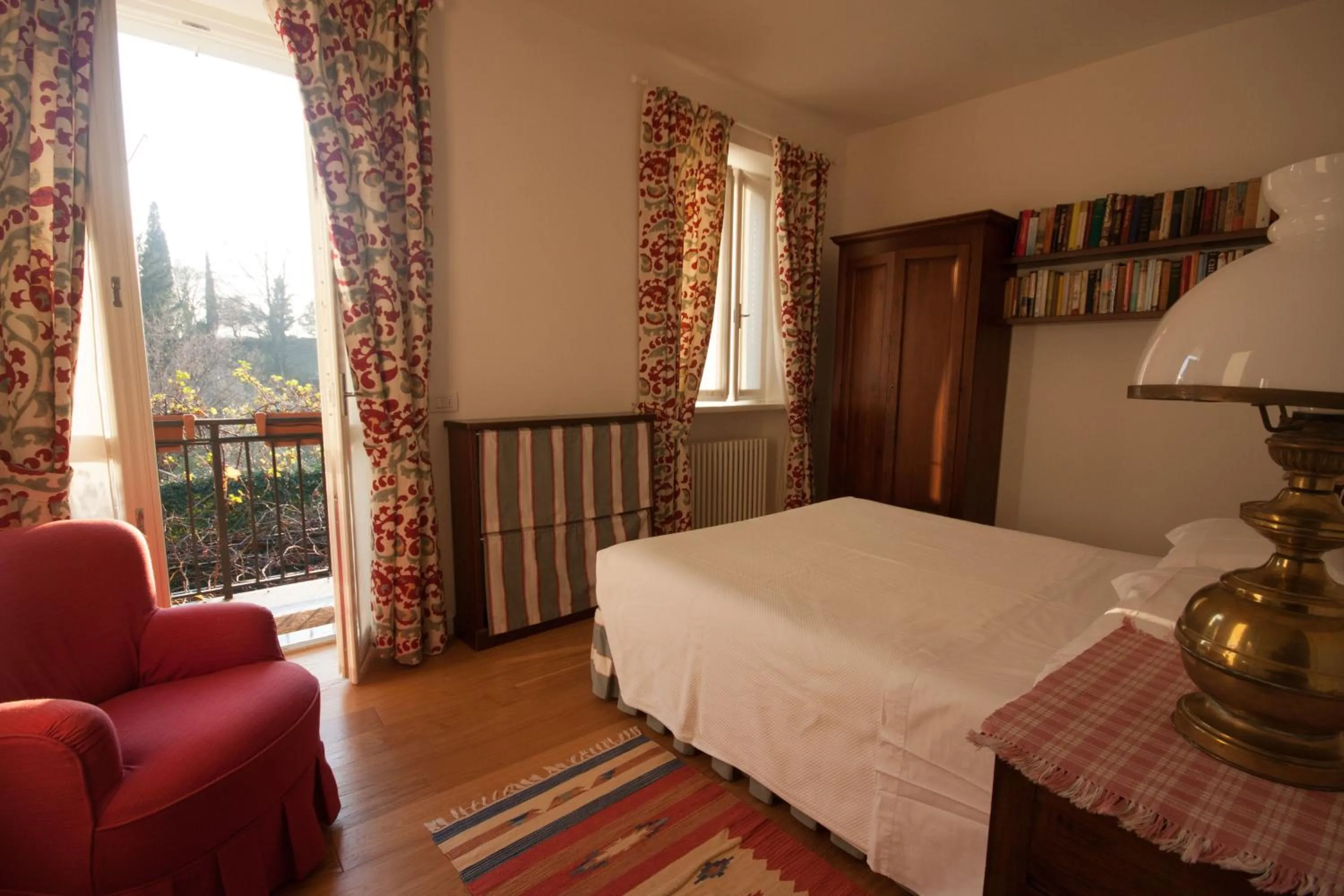 Photo of the whole room, Bed in Castello di Vezio in the Village