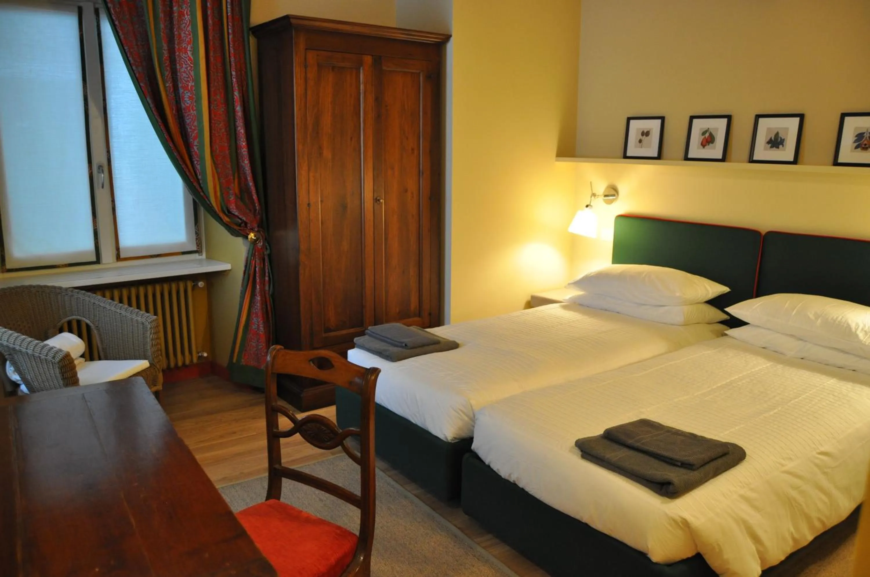 Photo of the whole room, Bed in Castello di Vezio in the Village