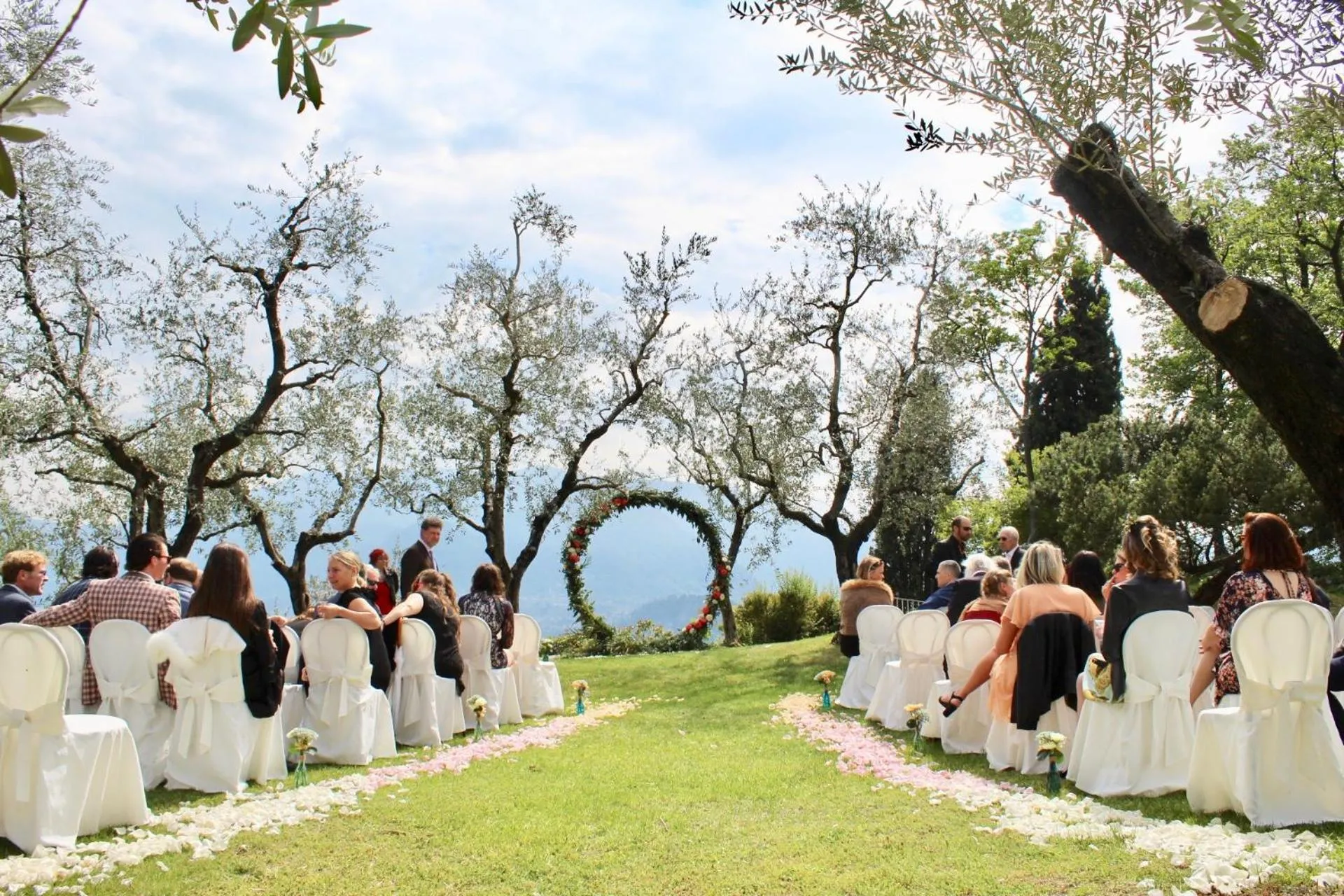 wedding in Castello di Vezio in the Village