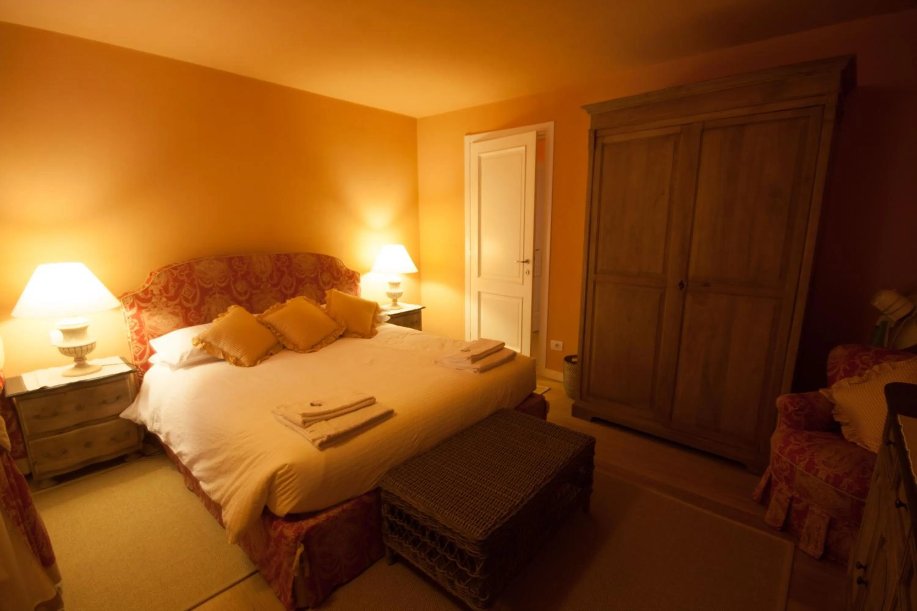 Photo of the whole room, Bed in Castello di Vezio in the Village