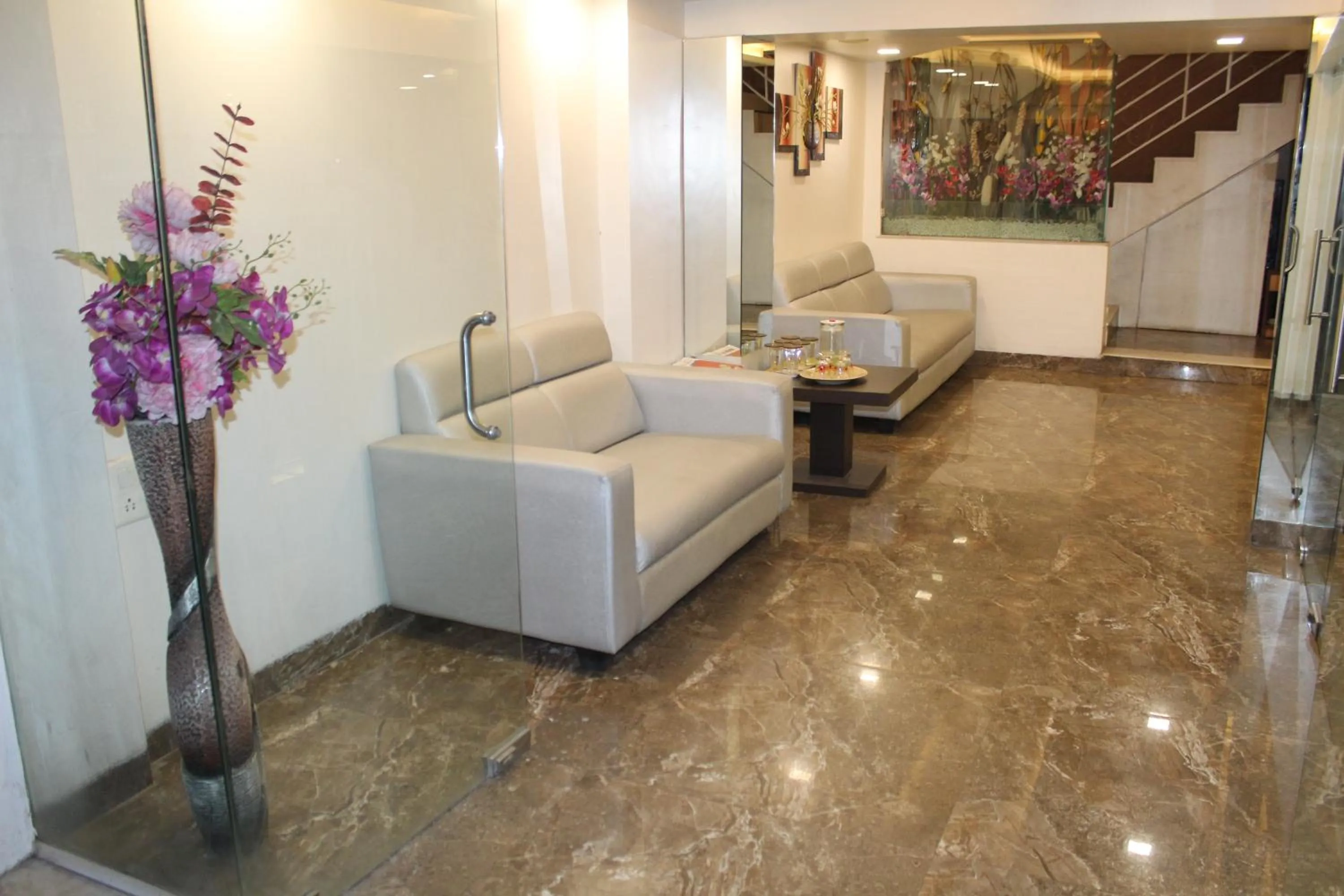 Seating area in Choice Classic Hotel