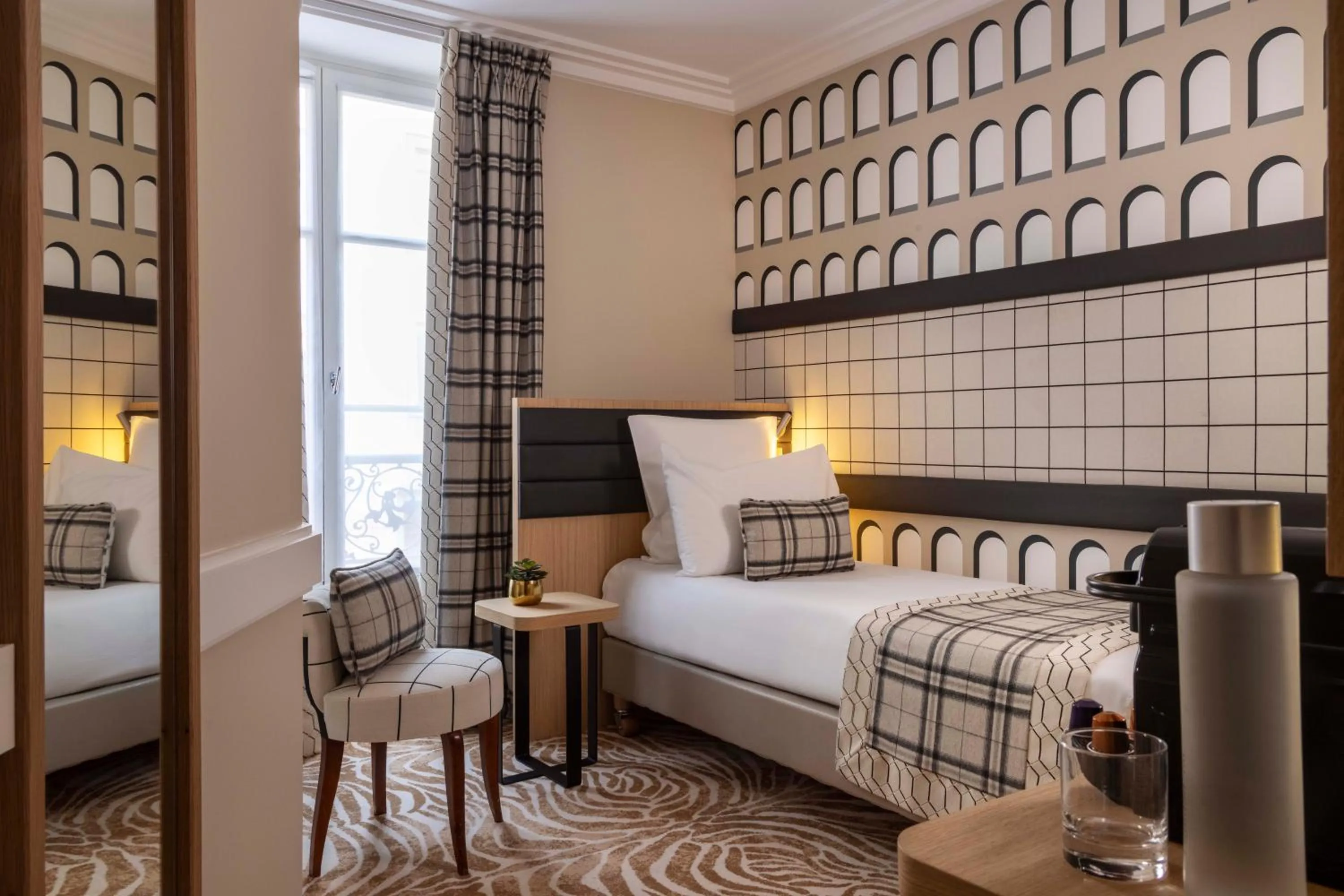 Bedroom, Bed in Hotel Sleeping Belle - Gare de Lyon Bastille