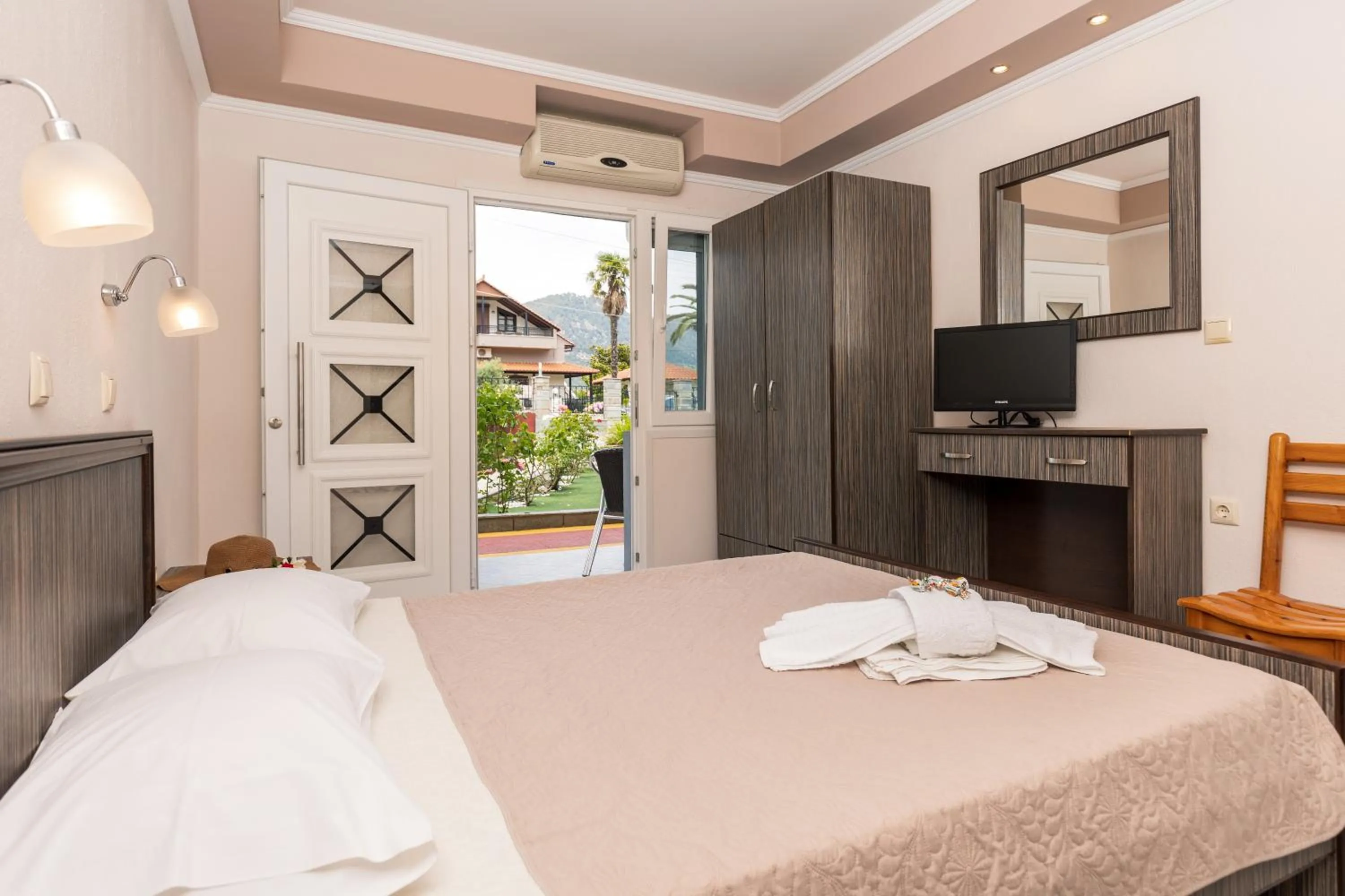 Bed in Katerina Rooms & Apartments