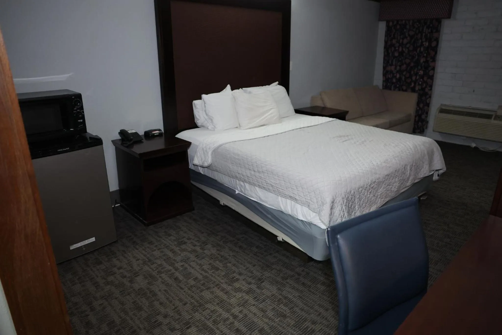 Bed in Rittiman Inn and Suites