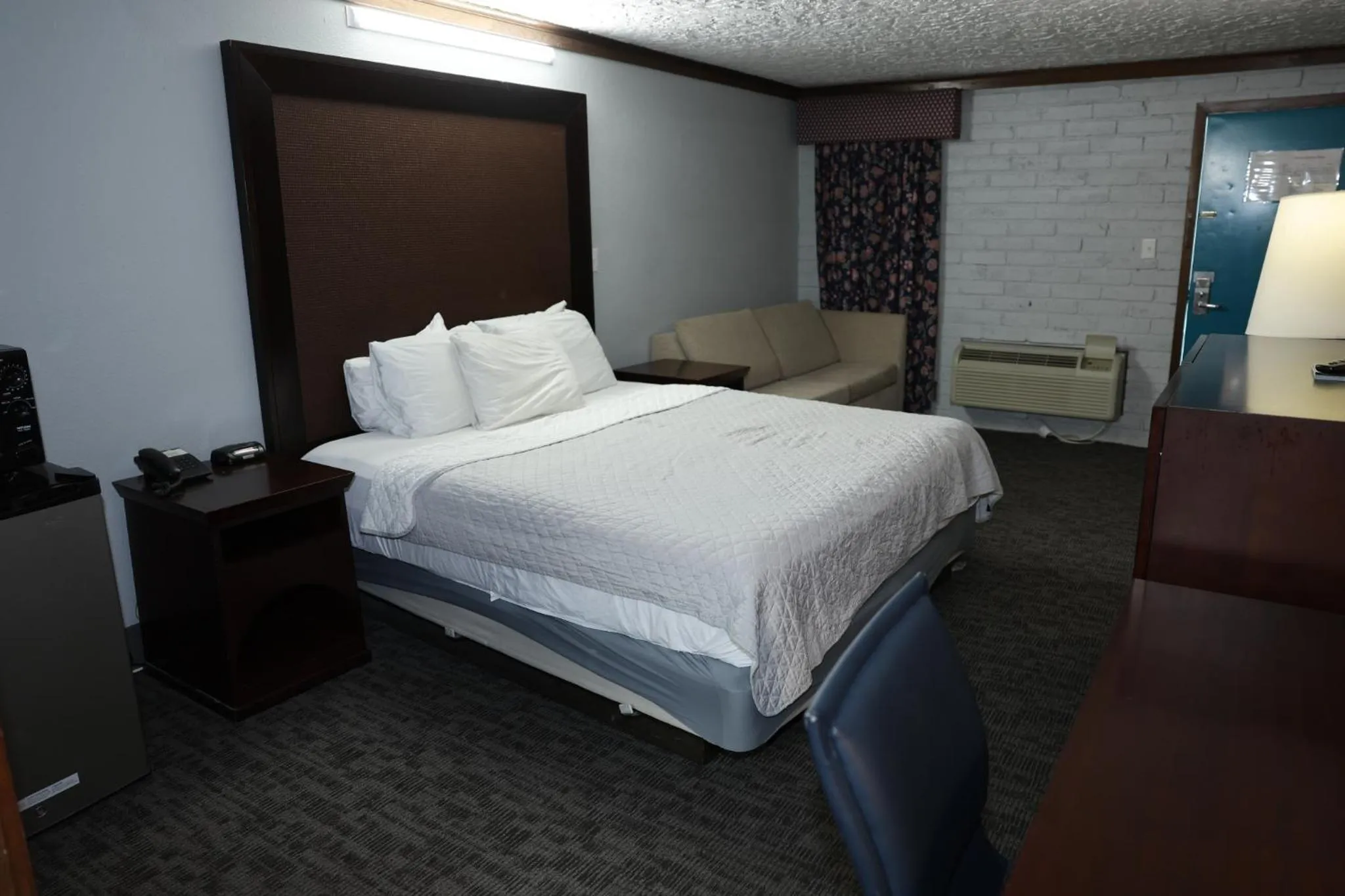 Bed in Rittiman Inn and Suites