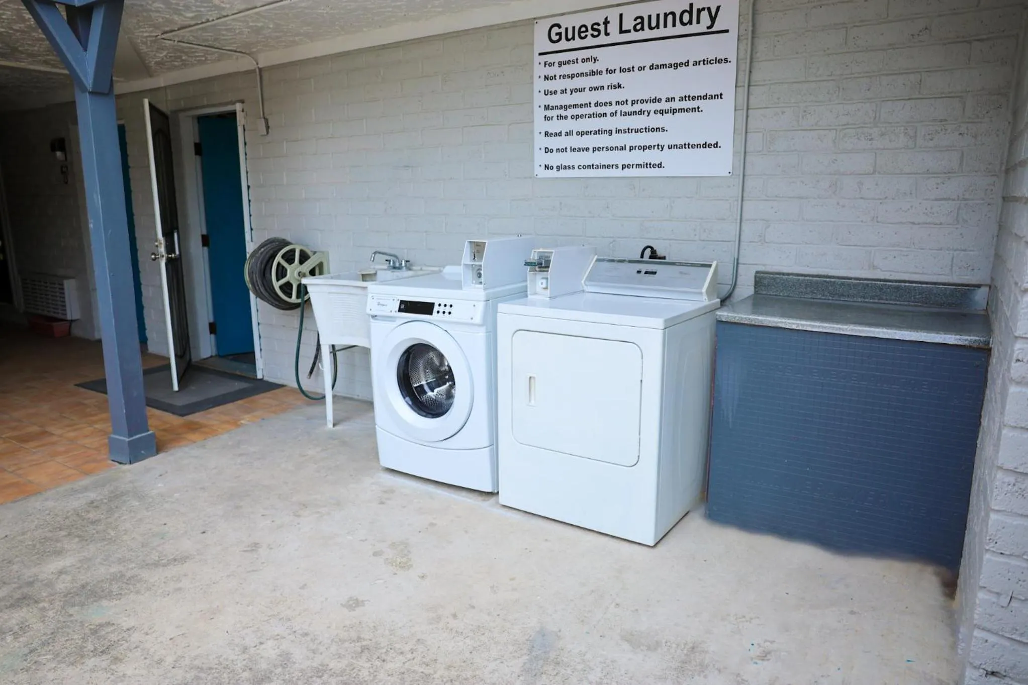 washing machine in Rittiman Inn and Suites