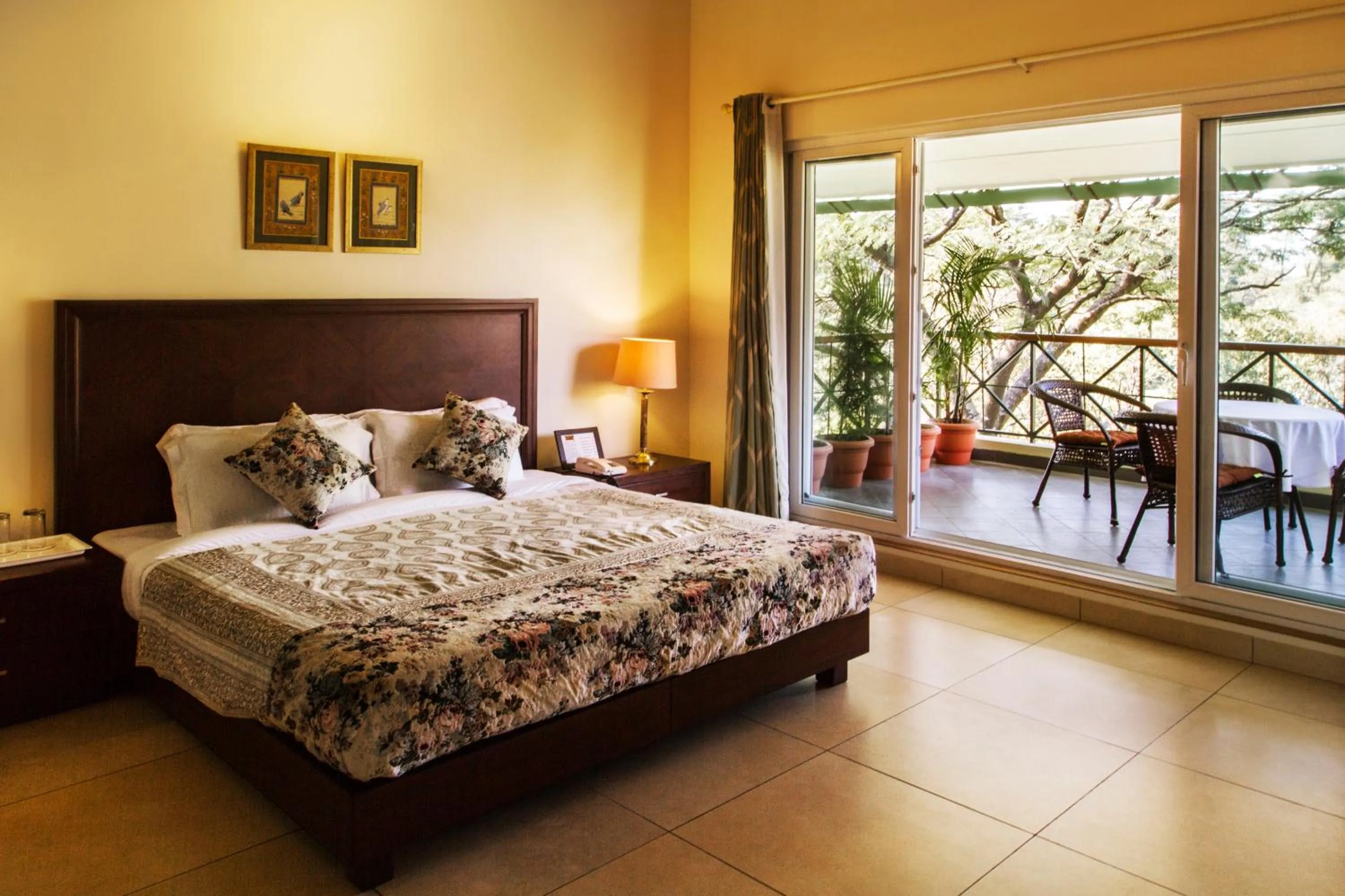 Balcony/Terrace, Bed in Lamrin Norwood Green Palampur, Himachal Pradesh