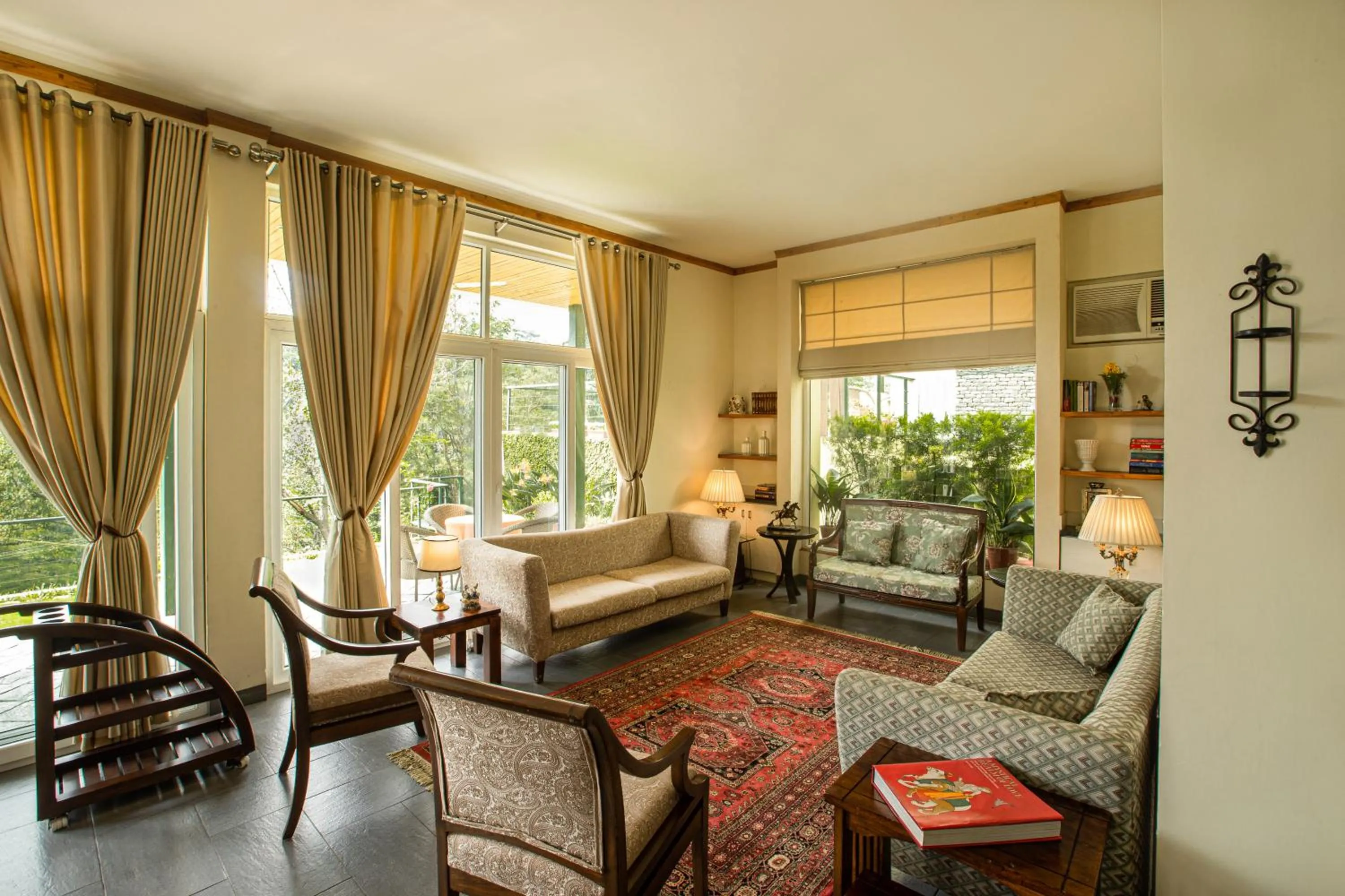 Living room in Lamrin Norwood Green Palampur, Himachal Pradesh