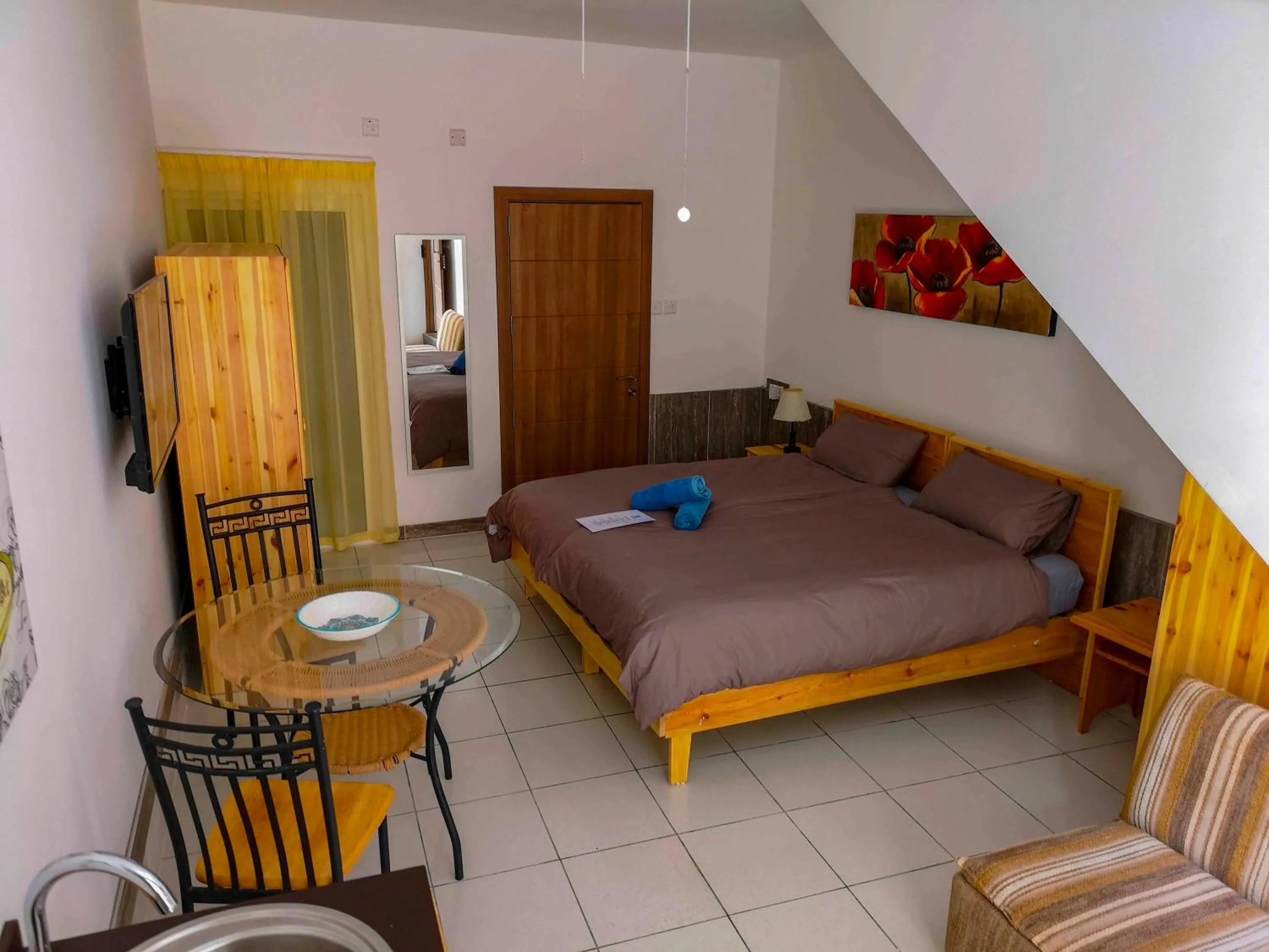 Photo of the whole room, Bed in All Nations Holiday Home