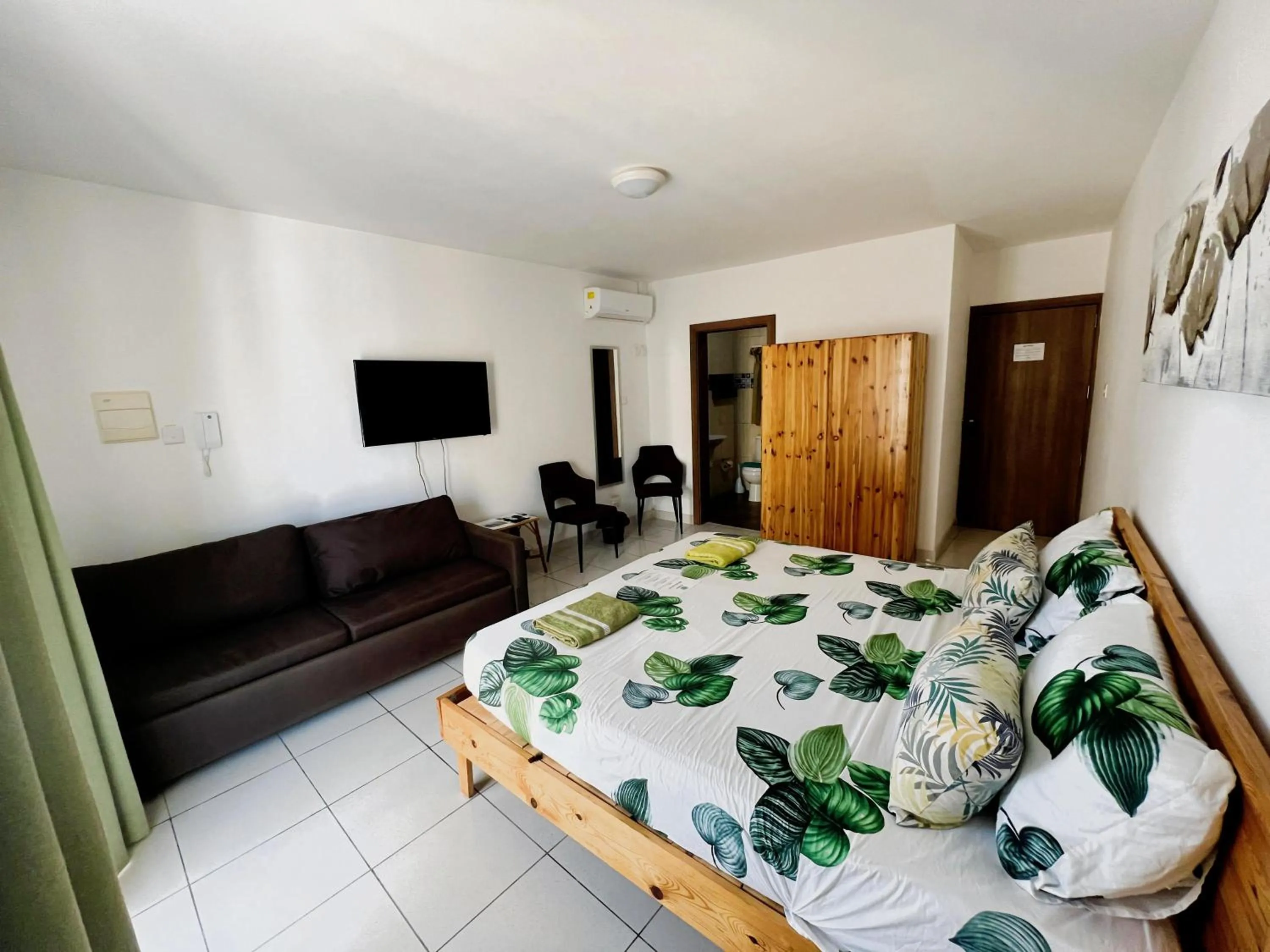 Bedroom, Bed in All Nations Holiday Home