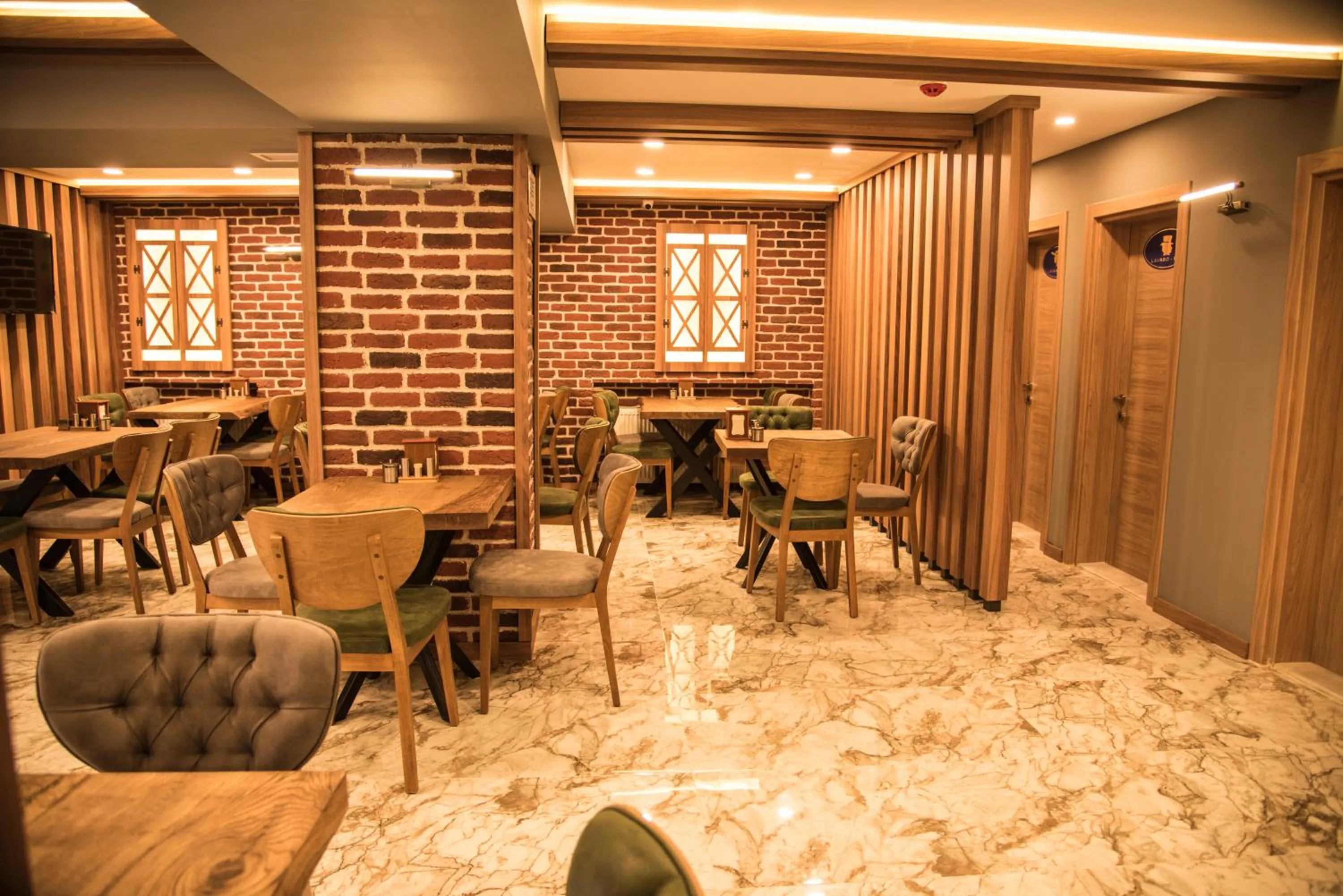 Restaurant/places to eat in Elif Inan Hotel