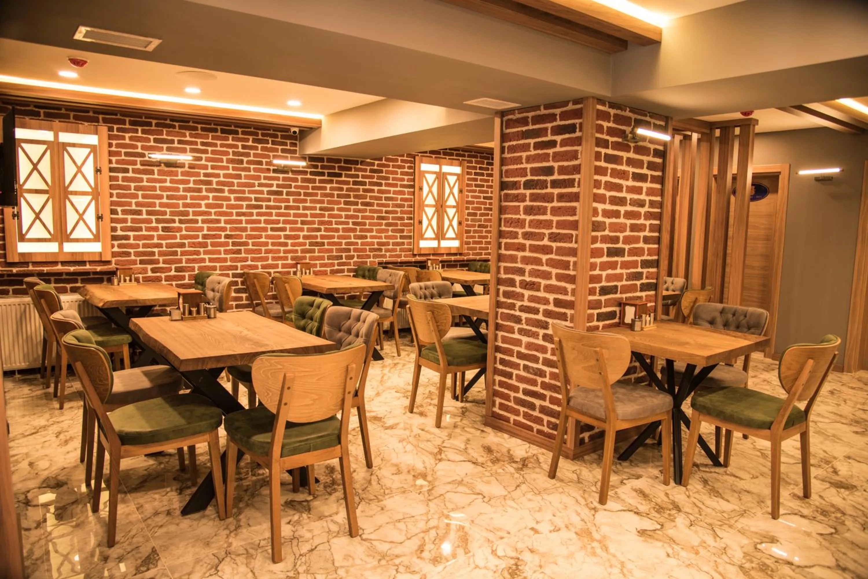 Restaurant/places to eat in Elif Inan Hotel