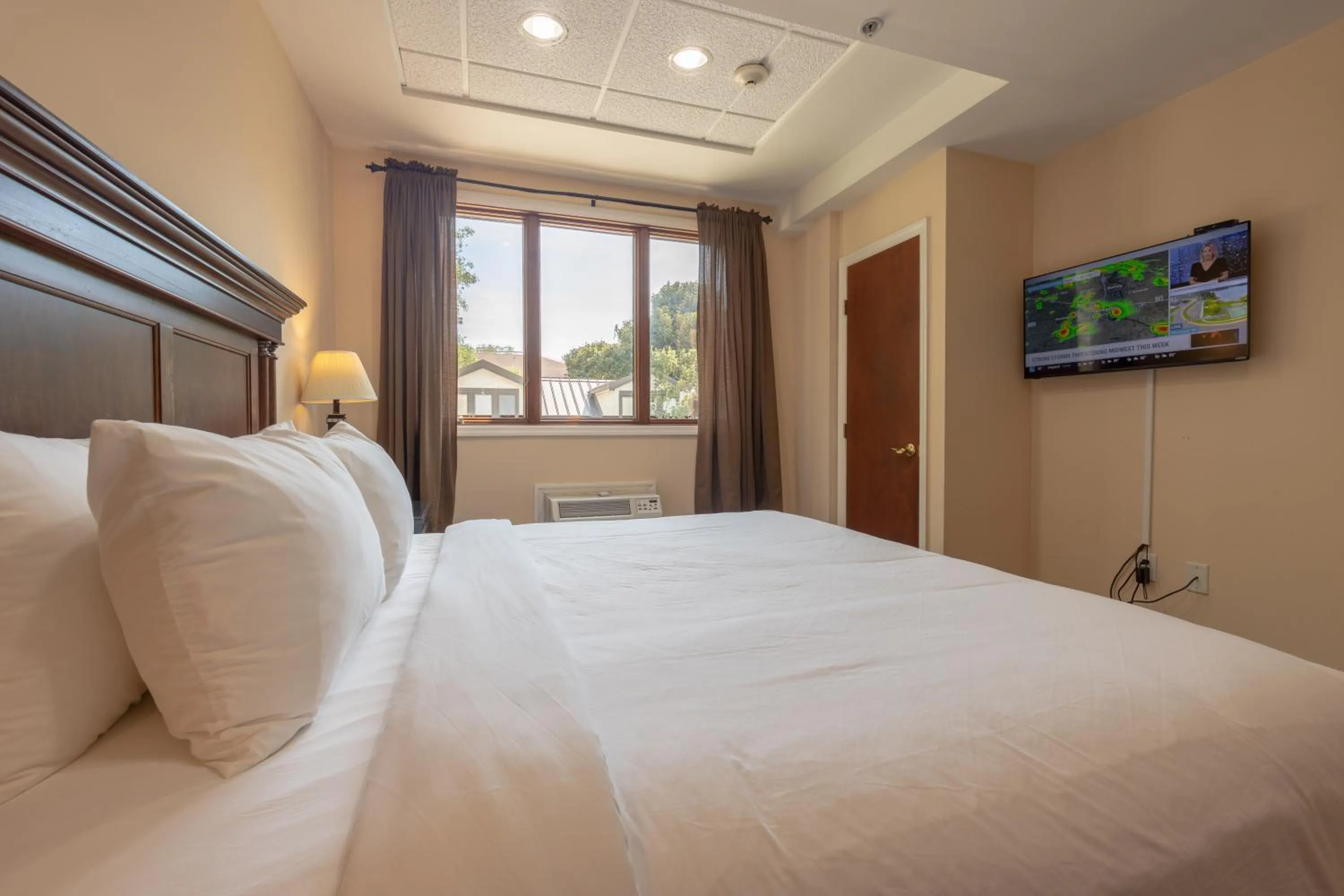 Bed in Ocean Inn & Suites