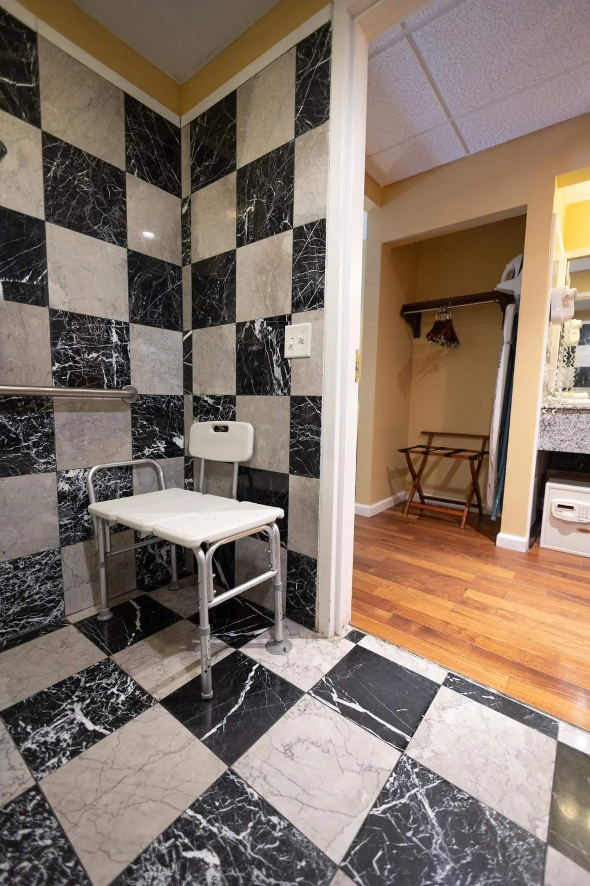 Bathroom in Ocean Inn & Suites