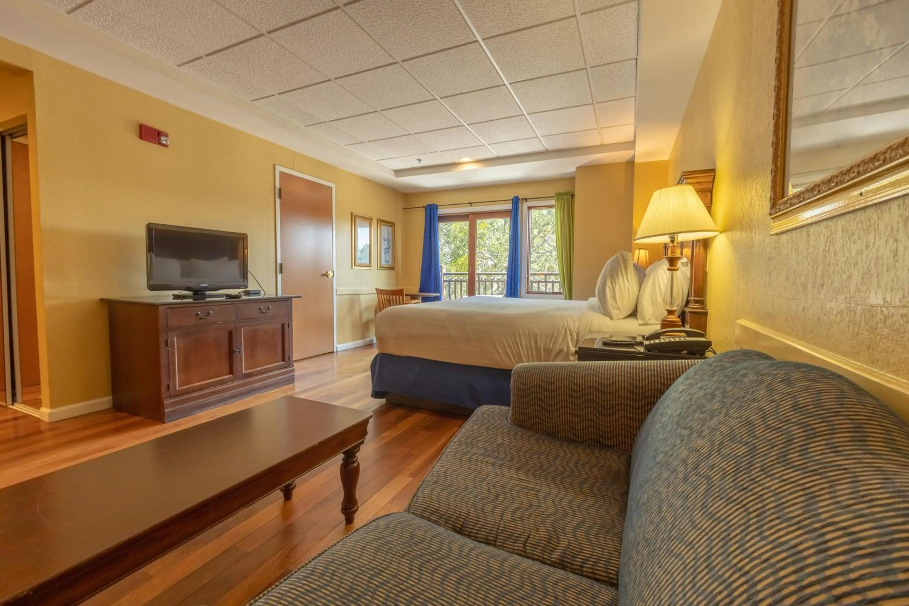 TV and multimedia, Bed in Ocean Inn & Suites