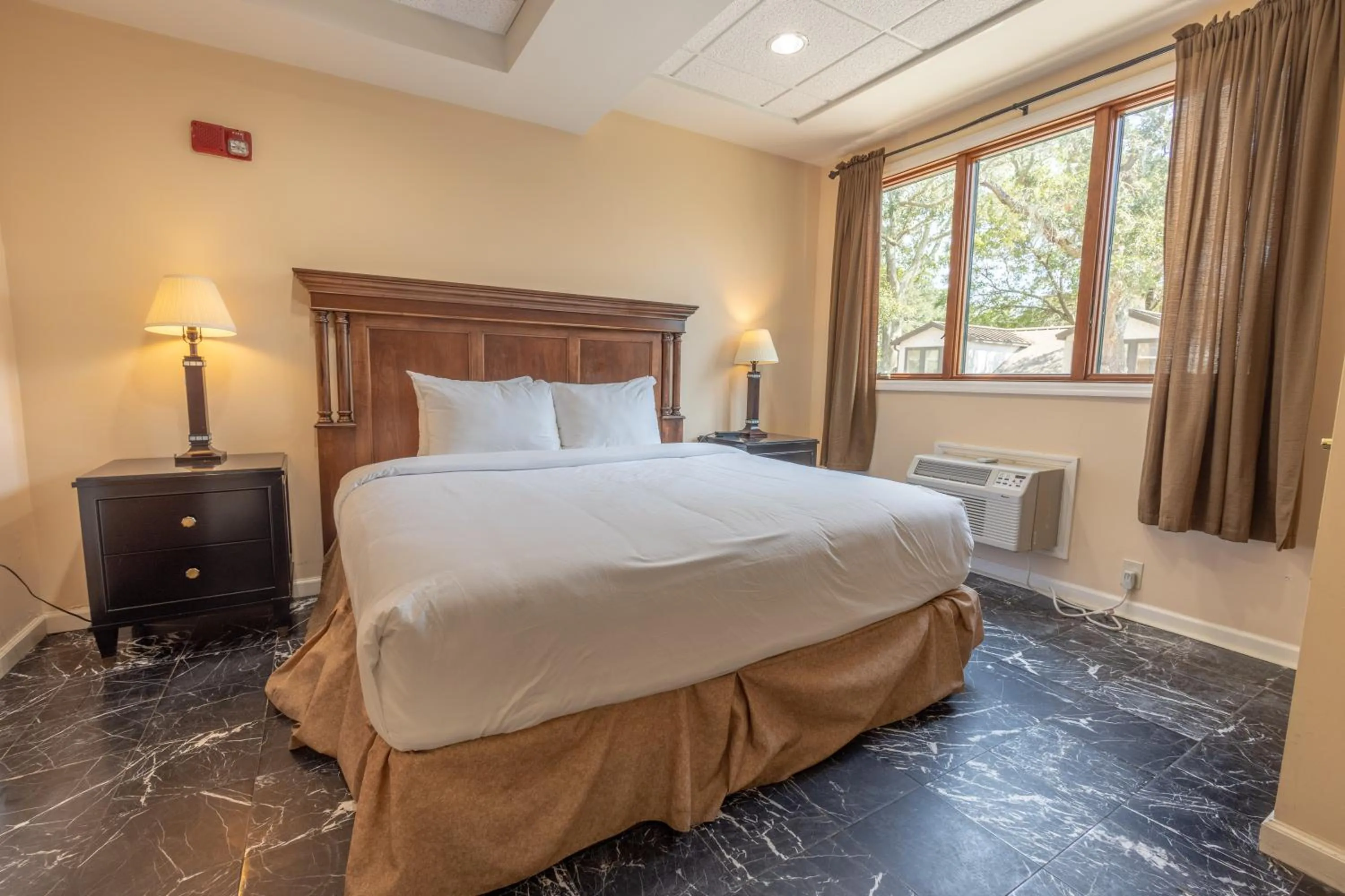 Bed in Ocean Inn & Suites