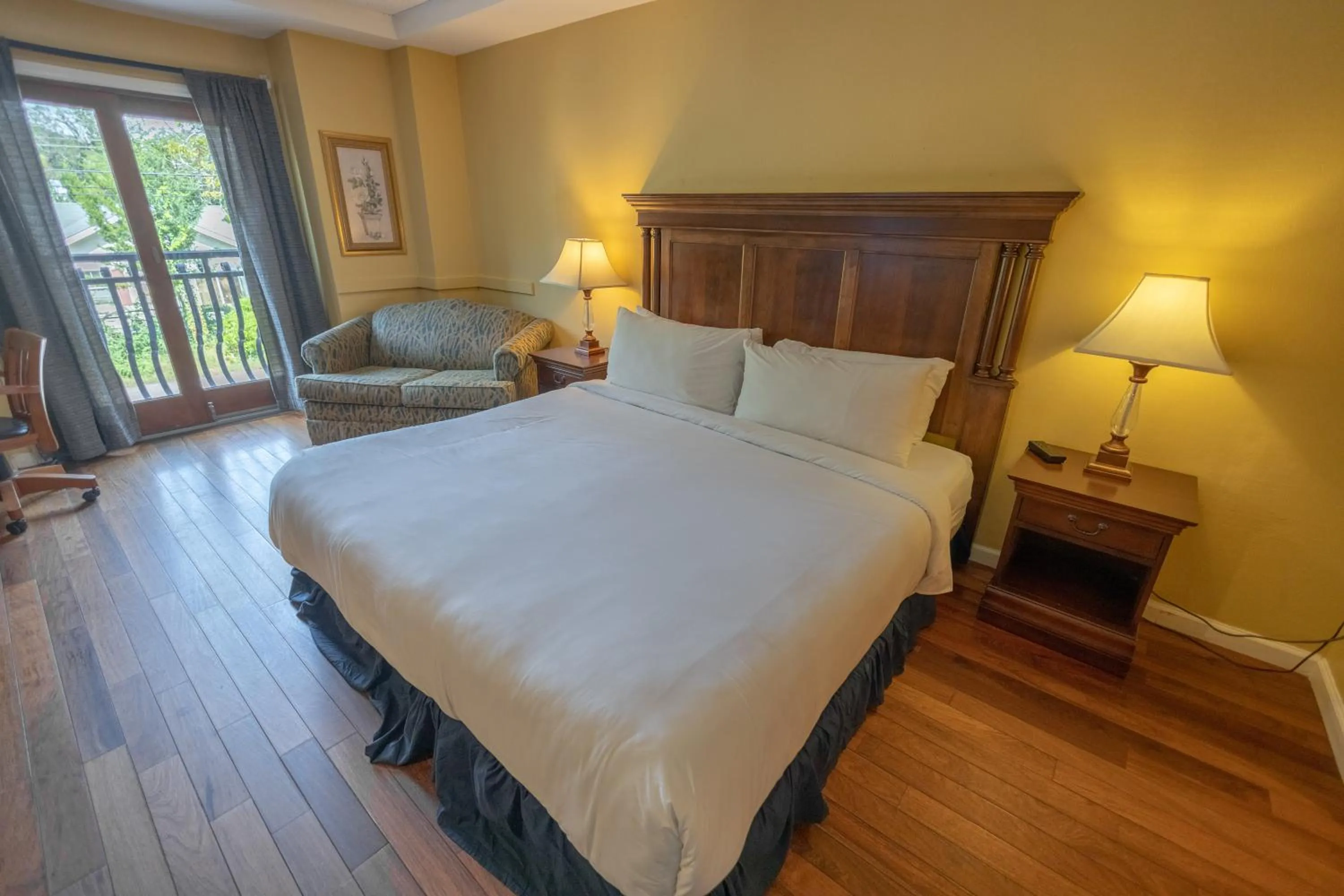 Bed in Ocean Inn & Suites