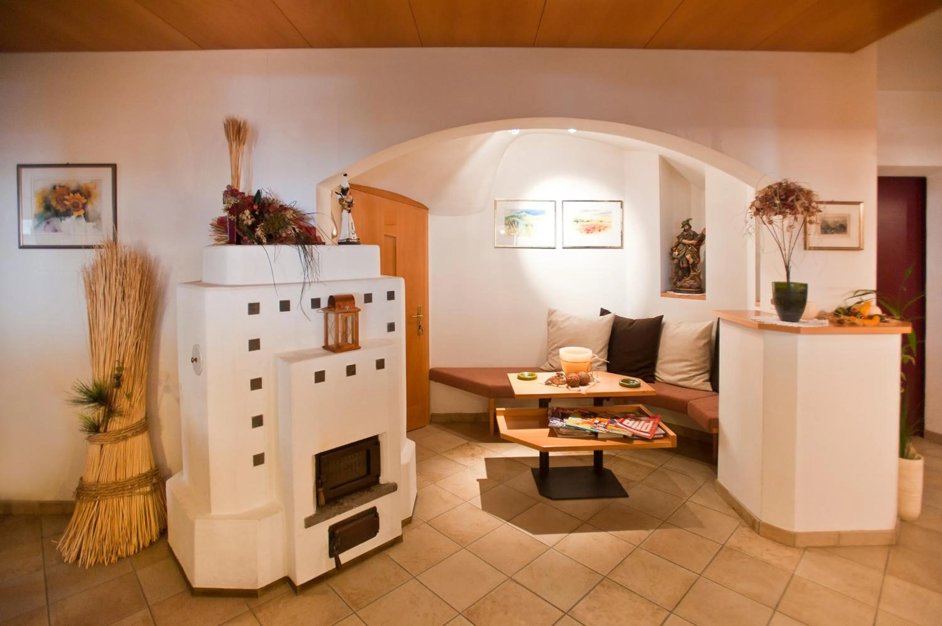 Lounge or bar in Hotel Alpenhof