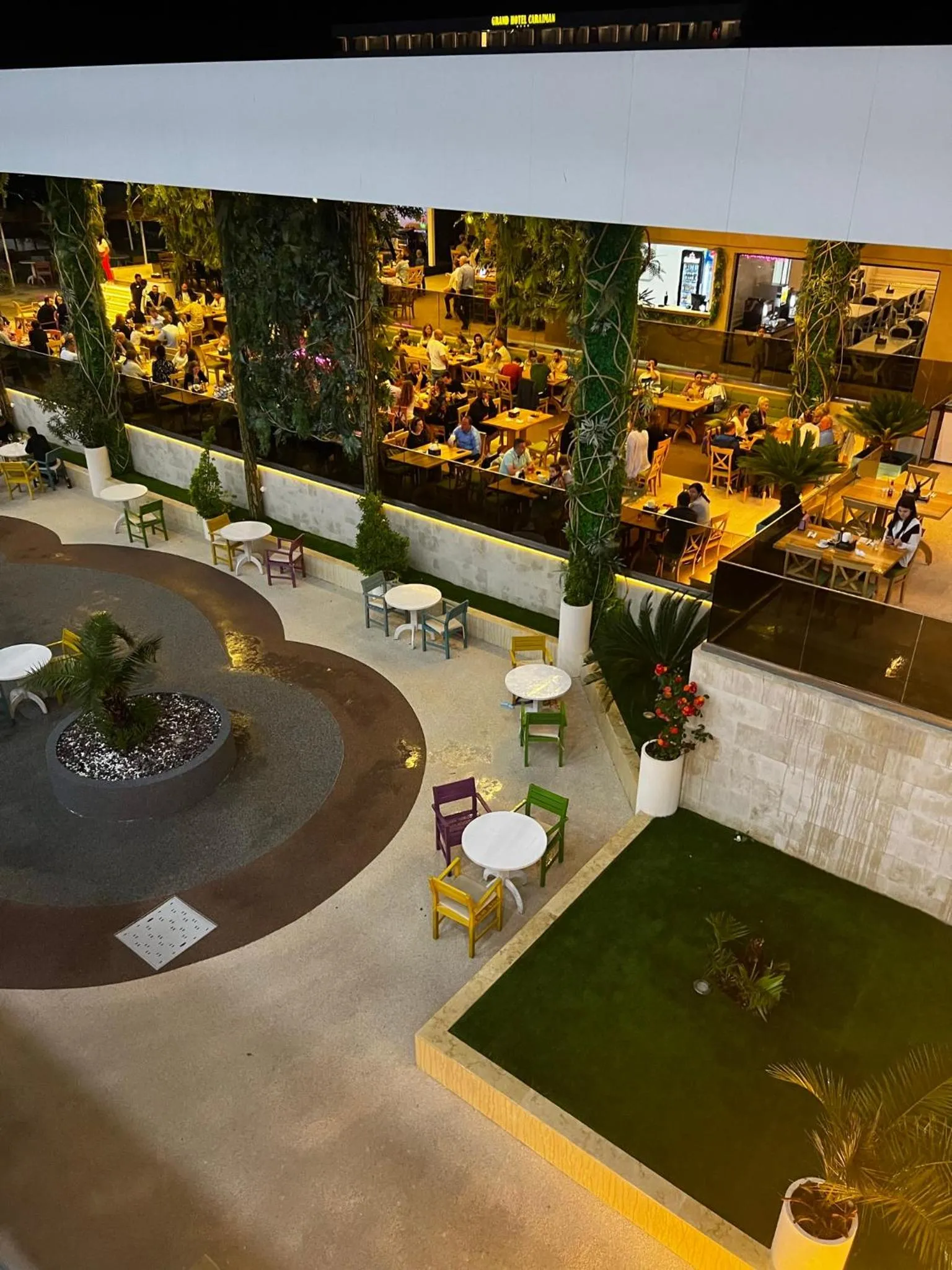 Restaurant/places to eat in Hotel Terra