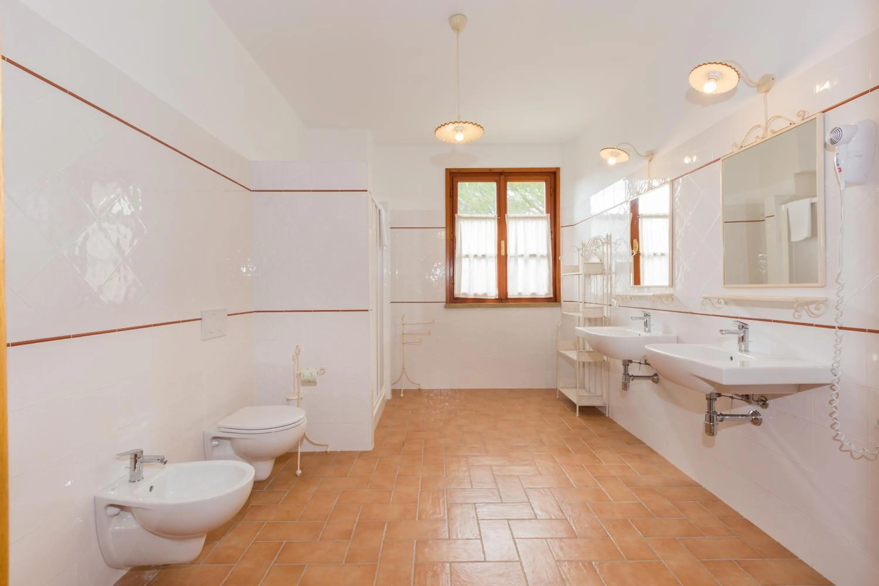 Shower in VILLA LIGUSTRO