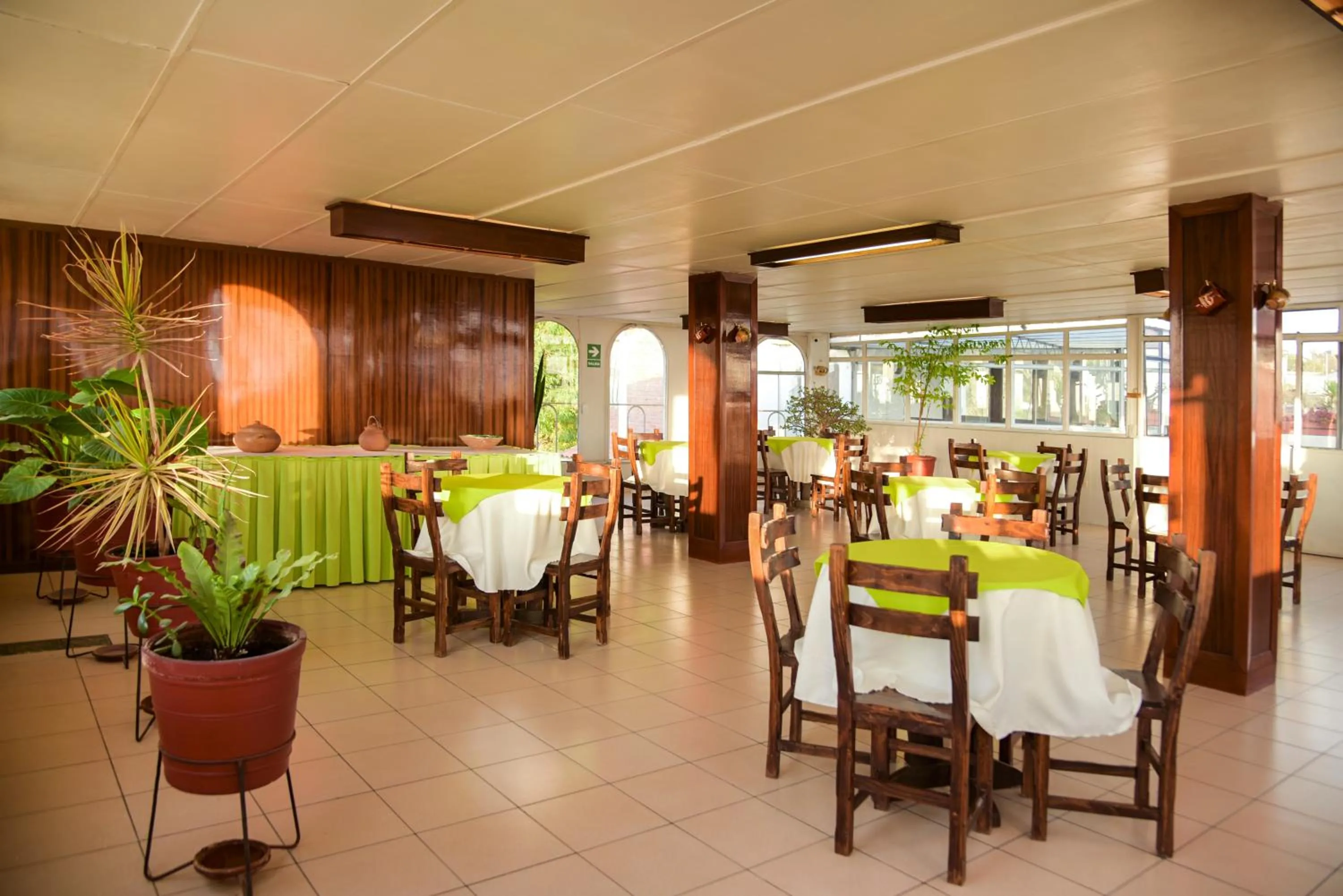 Restaurant/places to eat in Hotel Benavides