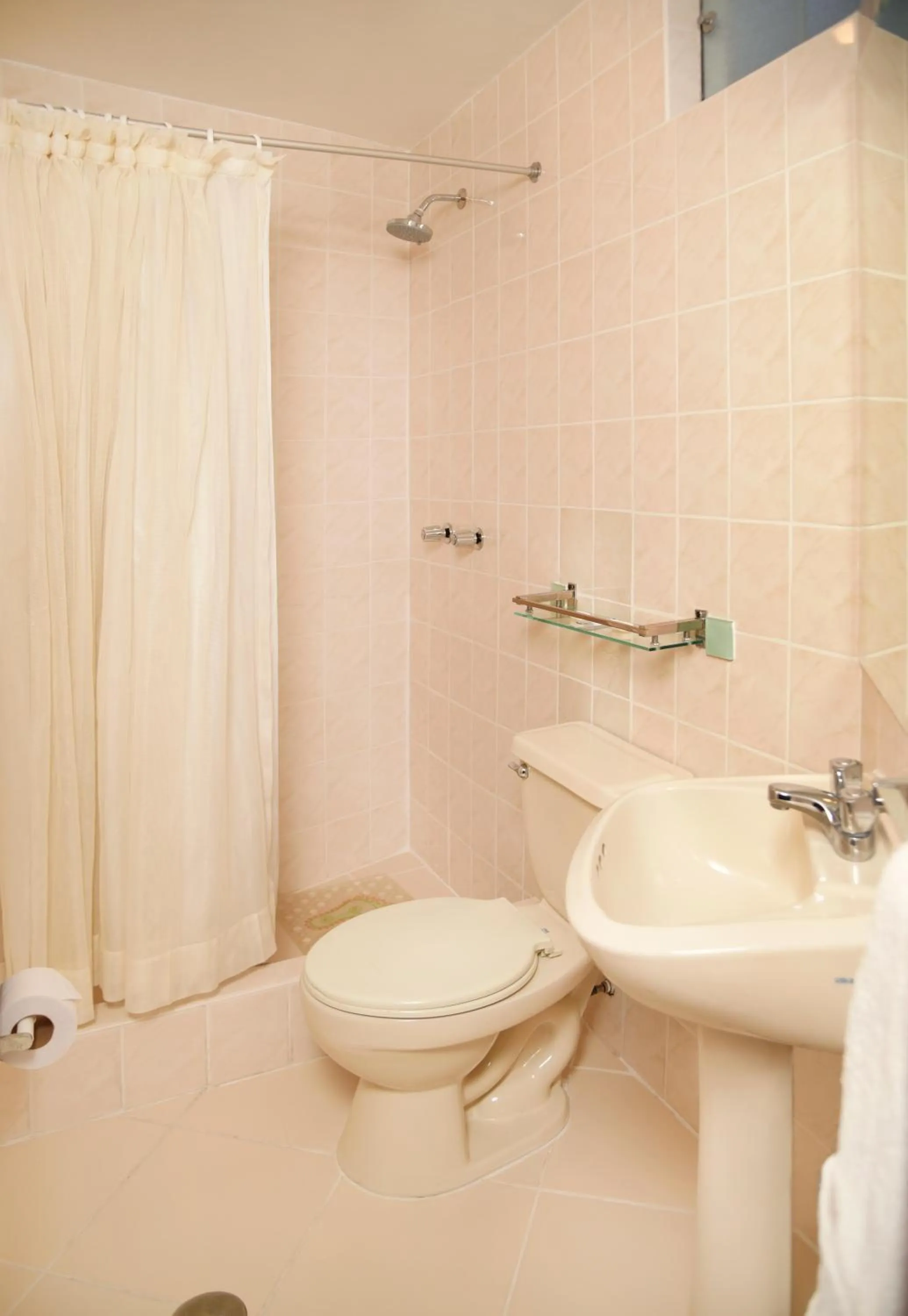 Shower in Hotel Benavides