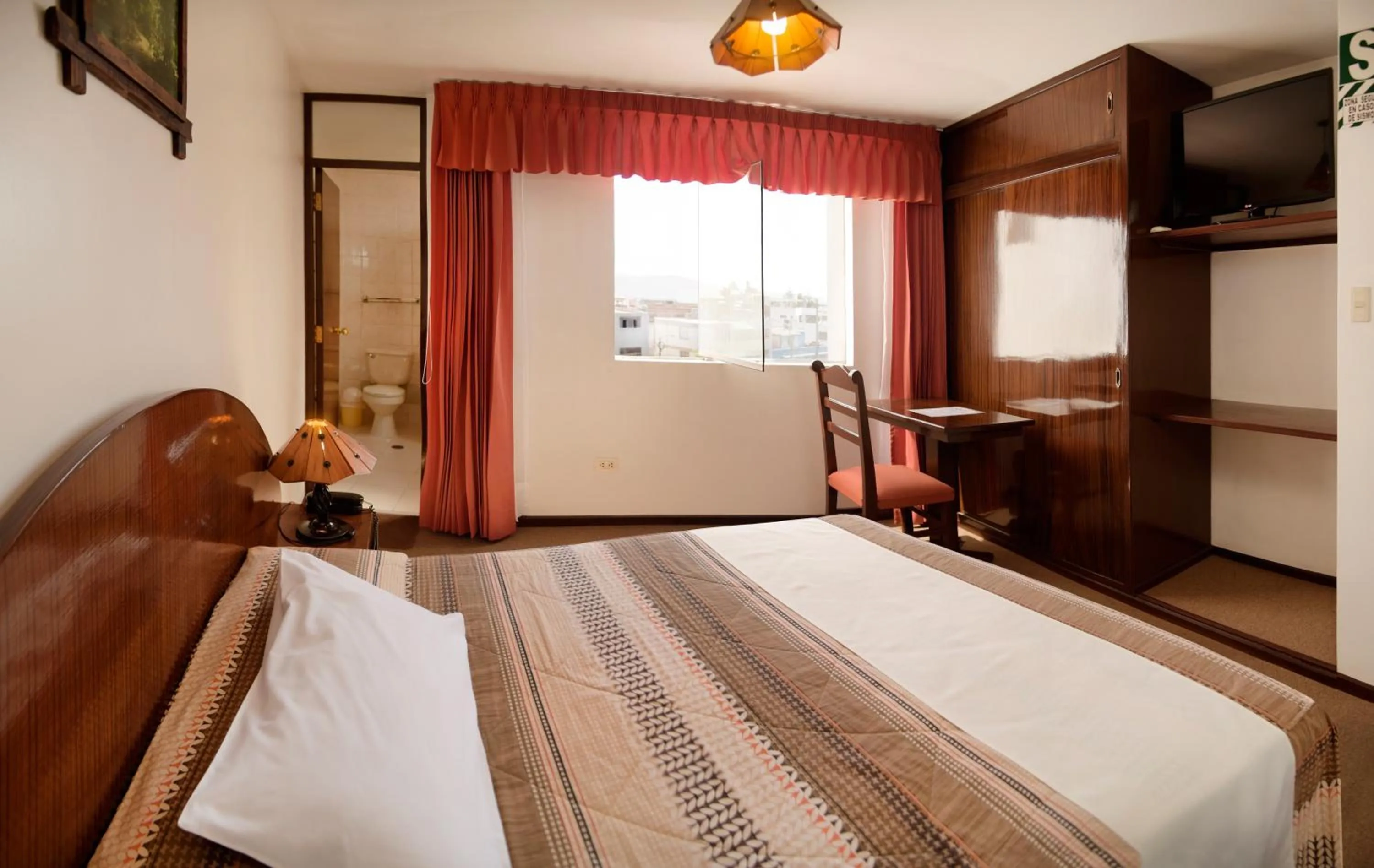 Communal lounge/ TV room, Bed in Hotel Benavides