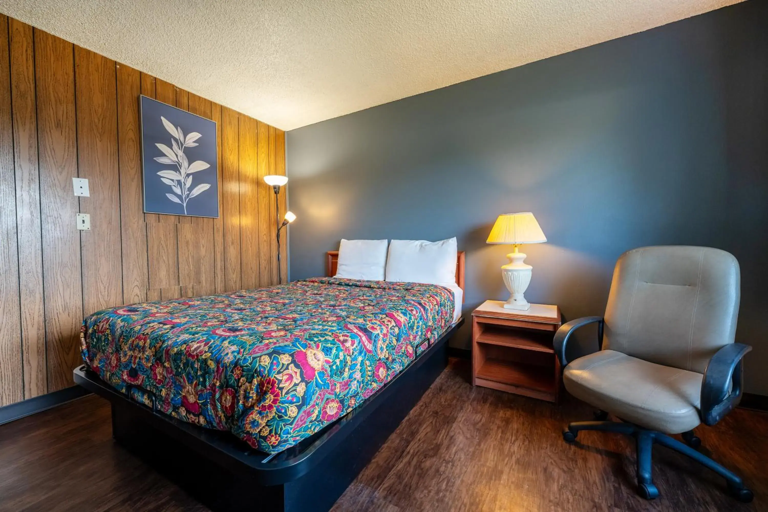 Bedroom, Bed in Best Value Inn by OYO Portland OR South East Bedroom, Bed in Best Value Inn by OYO Portland OR South East