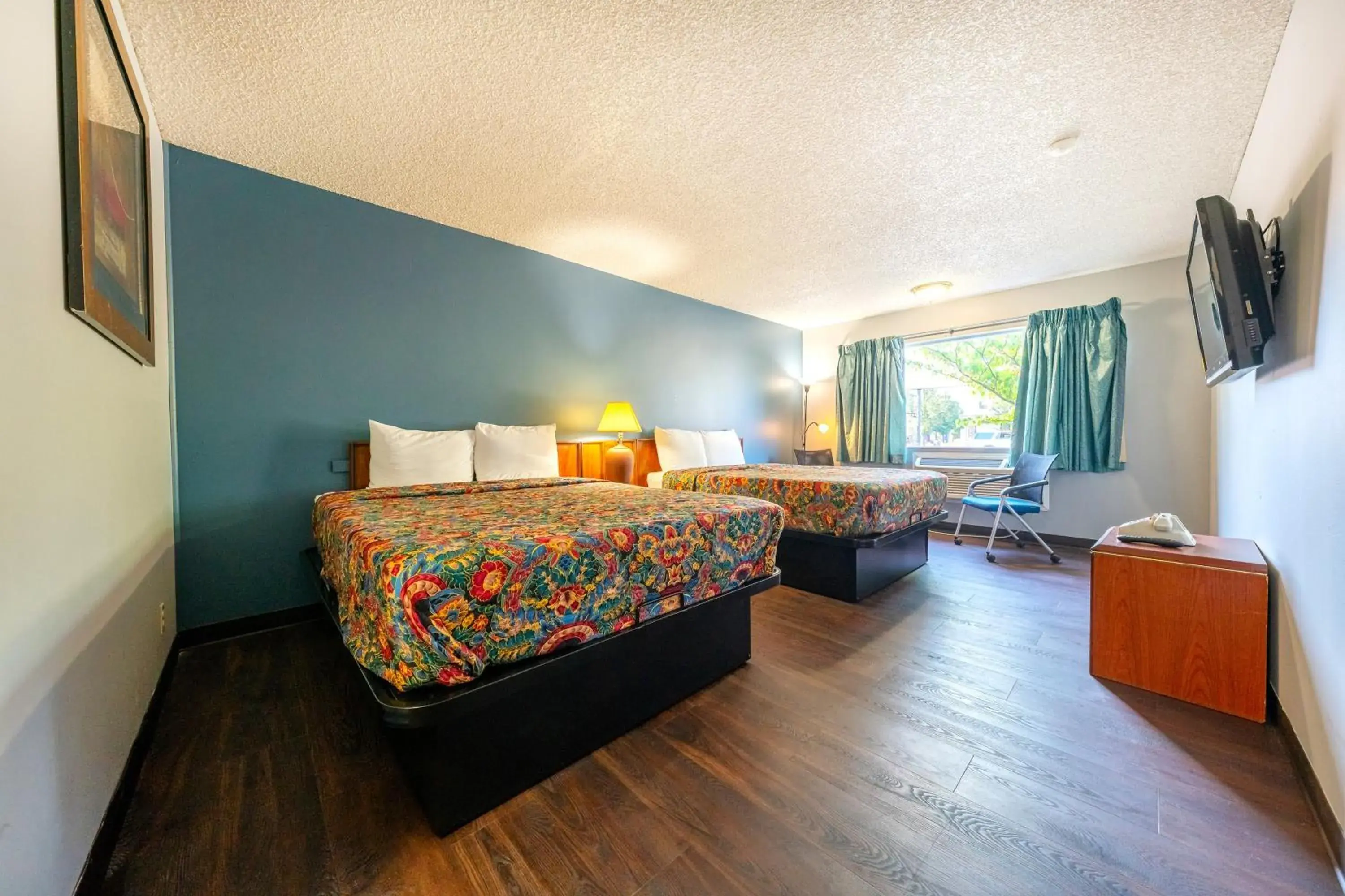 Bedroom, Bed in Best Value Inn by OYO Portland OR South East Bedroom, Bed in Best Value Inn by OYO Portland OR South East