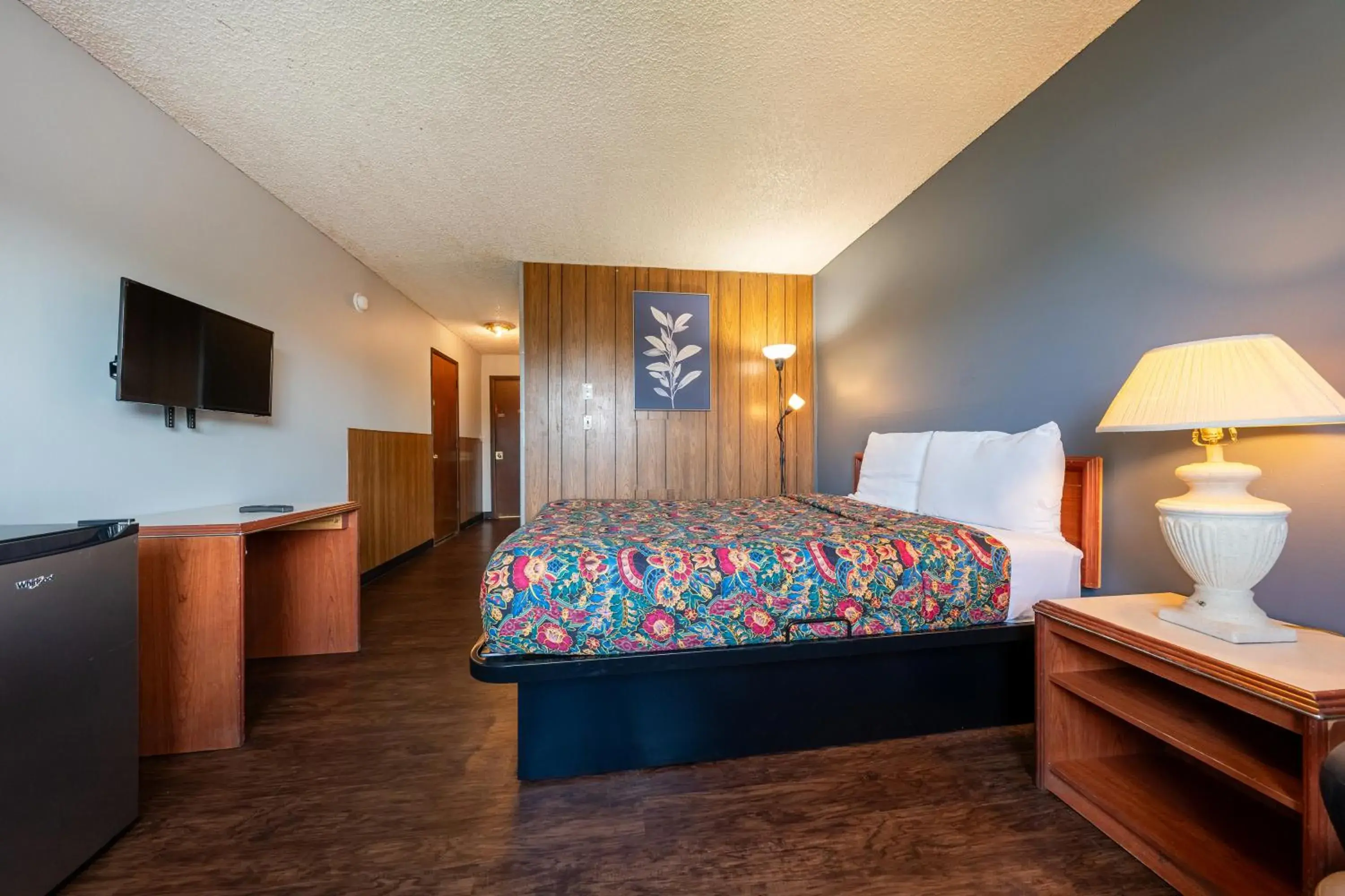 Bedroom, Bed in Best Value Inn by OYO Portland OR South East Bedroom, Bed in Best Value Inn by OYO Portland OR South East