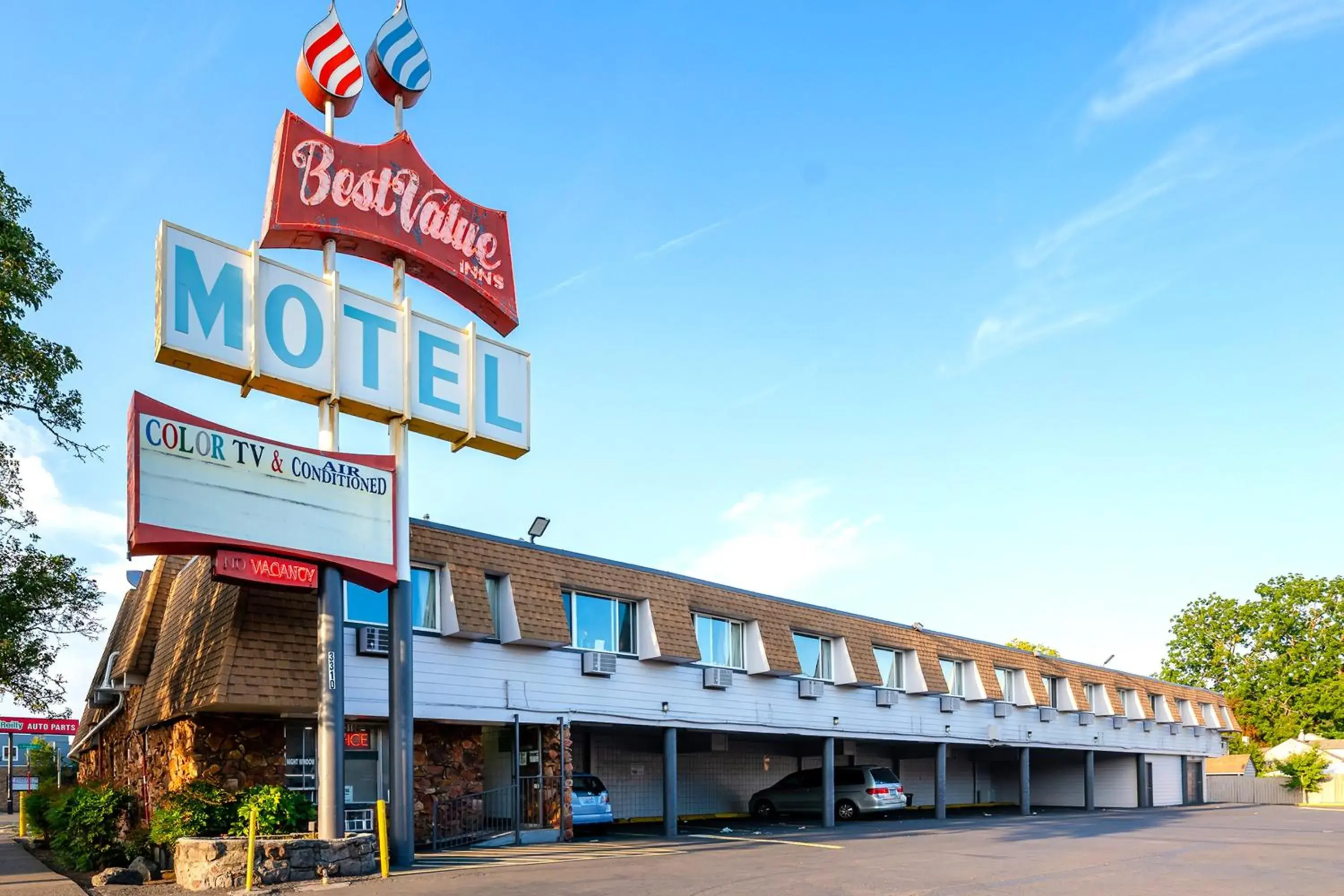 Property building in Best Value Inn by OYO Portland OR South East Property building in Best Value Inn by OYO Portland OR South East