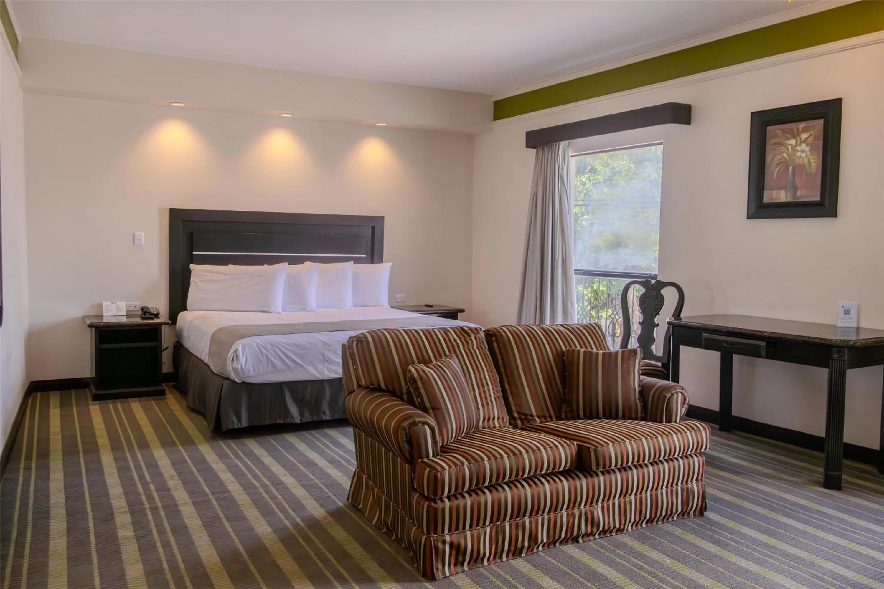 Photo of the whole room, Bed in Best Western Hotel Plaza Matamoros