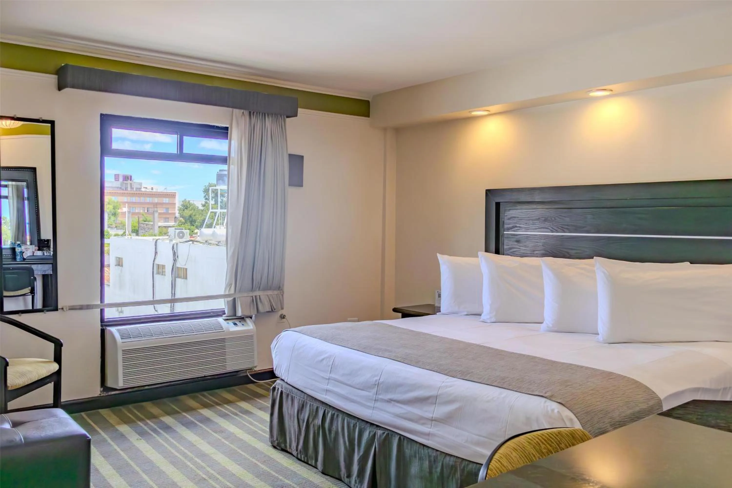 Bedroom, Bed in Best Western Hotel Plaza Matamoros