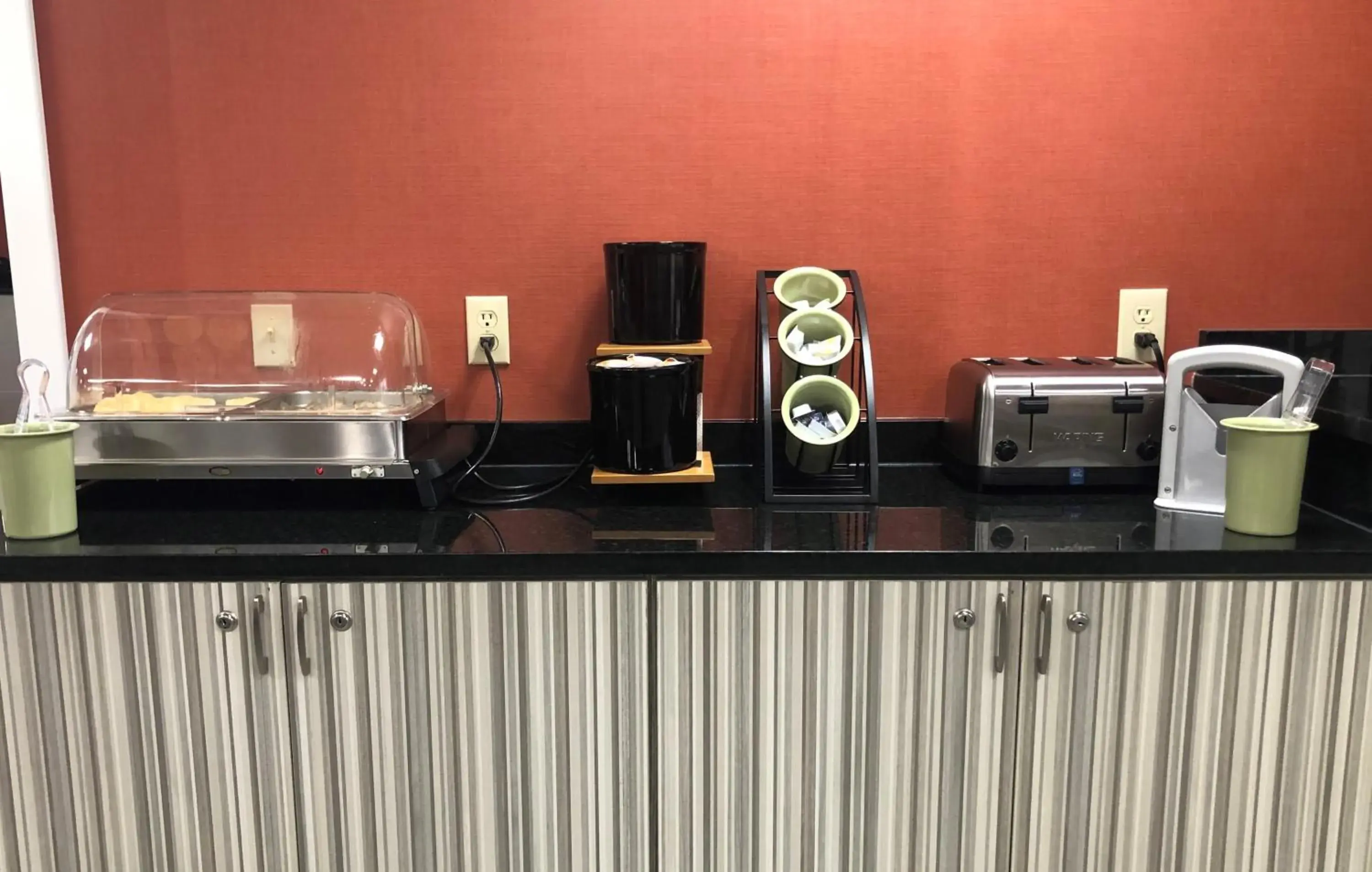 Food and drinks in Ramada Limited - Mount Sterling Food and drinks in Ramada Limited - Mount Sterling