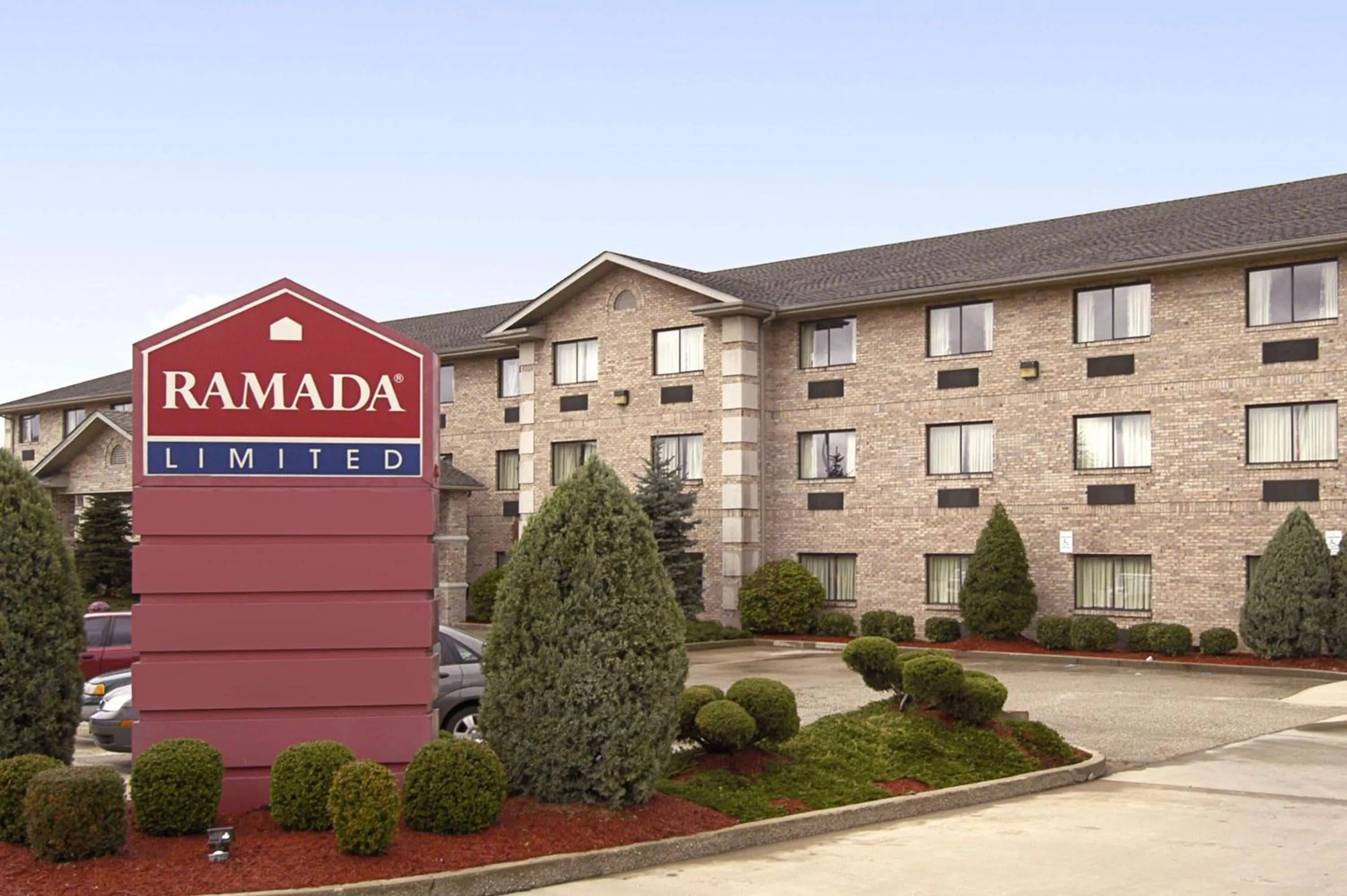 Property building in Ramada Limited - Mount Sterling