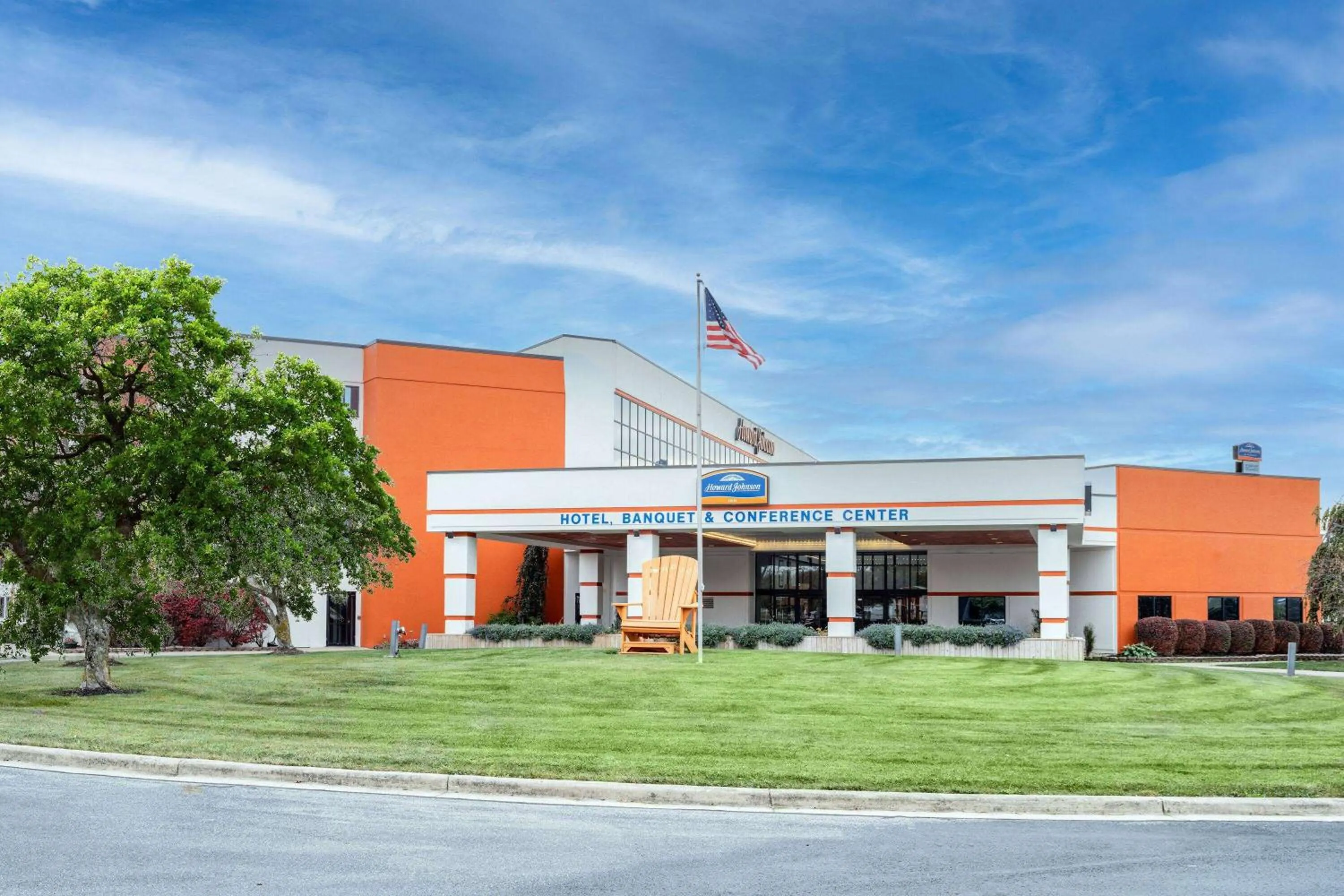 Property building in Howard Johnson by Wyndham Lima