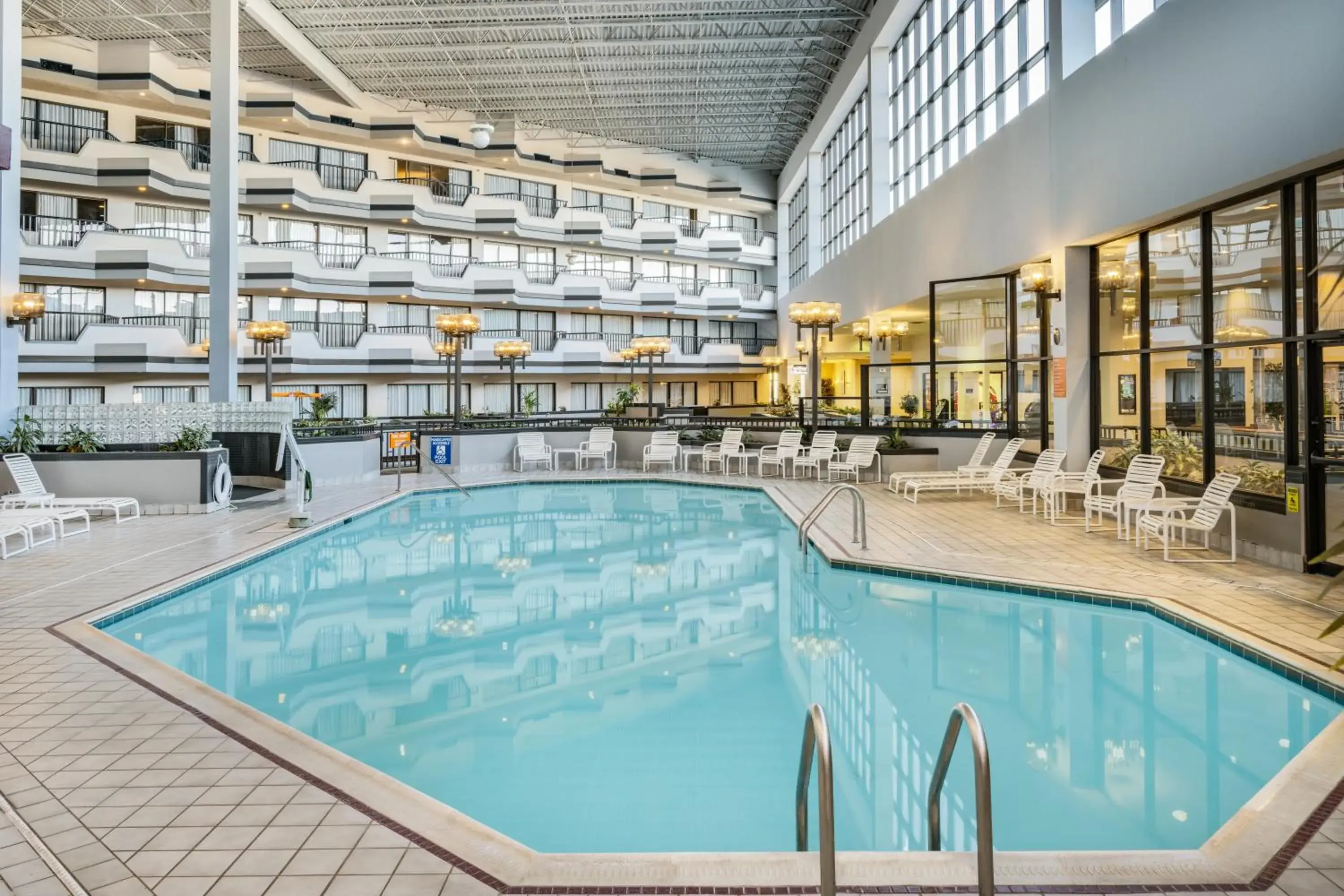 Swimming pool in Howard Johnson by Wyndham Lima Swimming pool in Howard Johnson by Wyndham Lima
