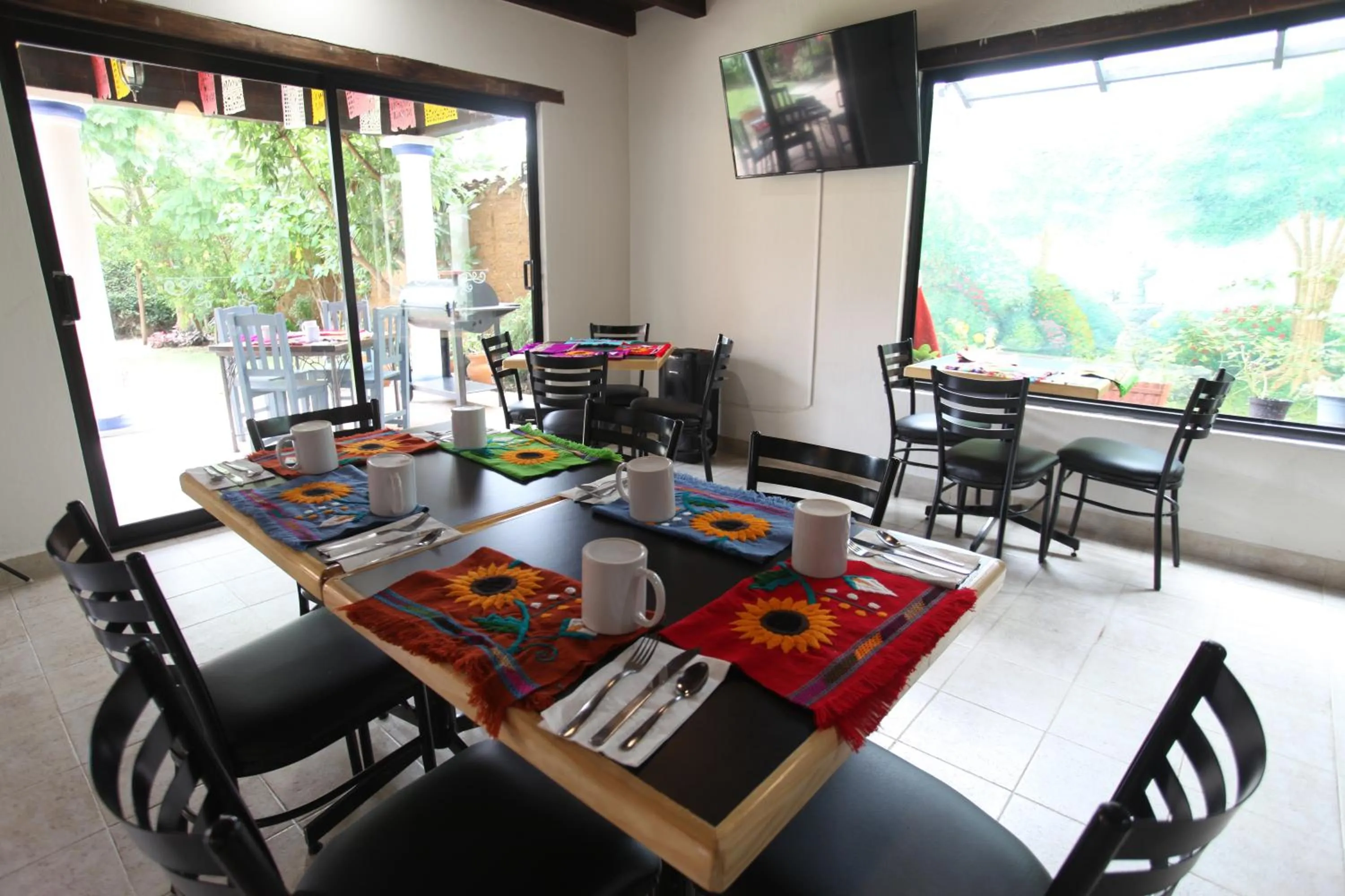 Restaurant/places to eat in Hotel Ocho Barrios