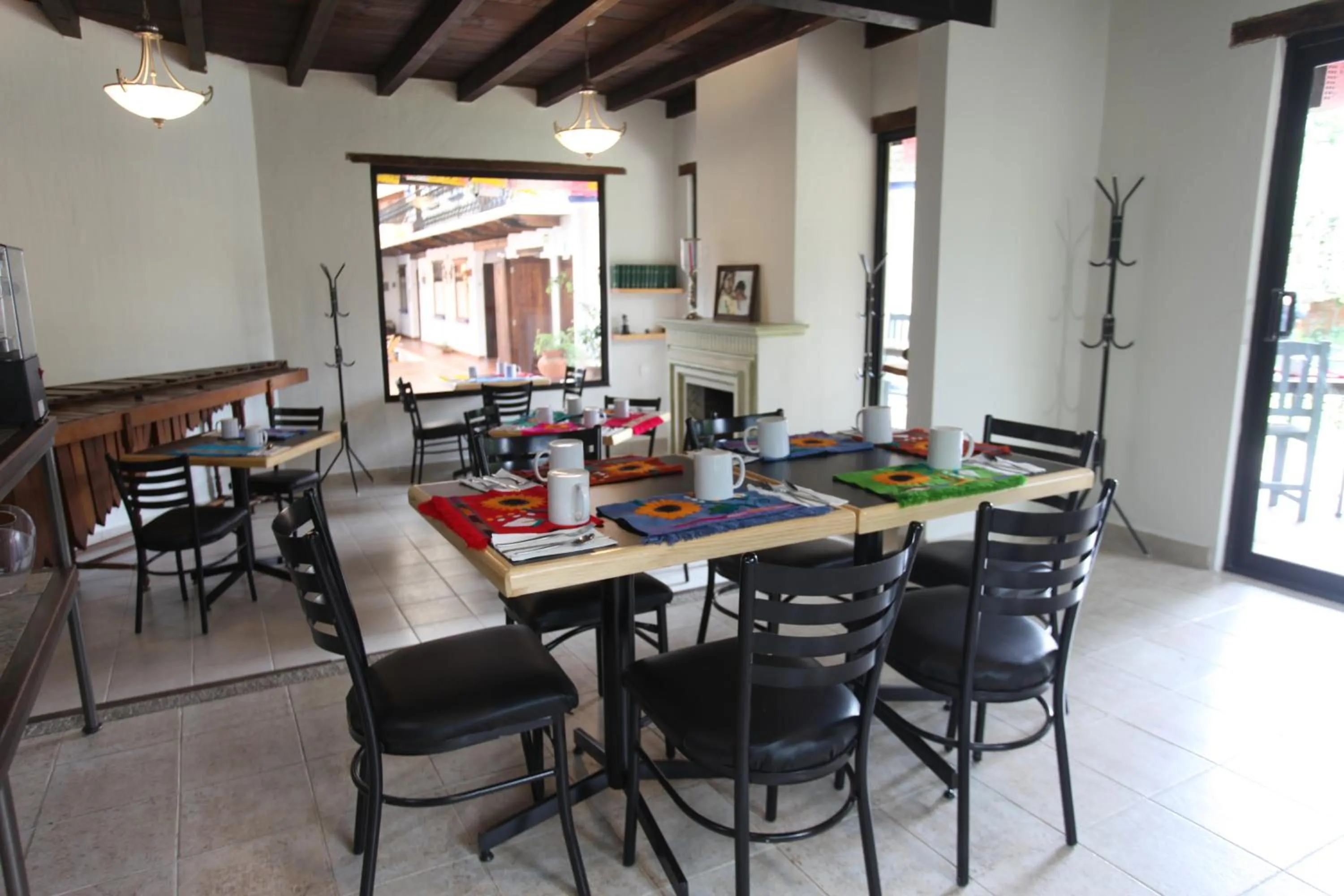 Restaurant/places to eat in Hotel Ocho Barrios