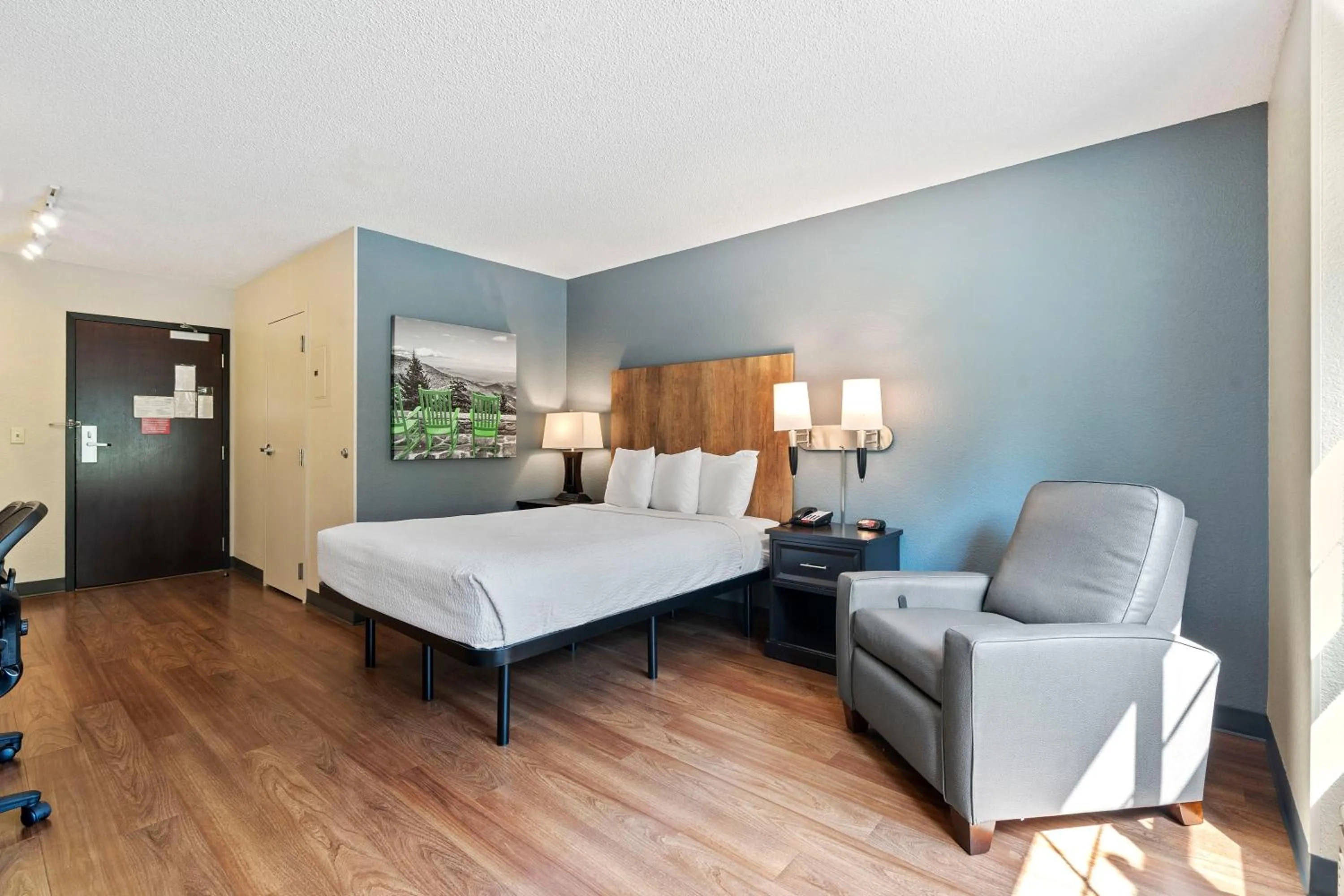 Bed in Extended Stay America Premier Suites - Seattle - Bellevue - Downtown